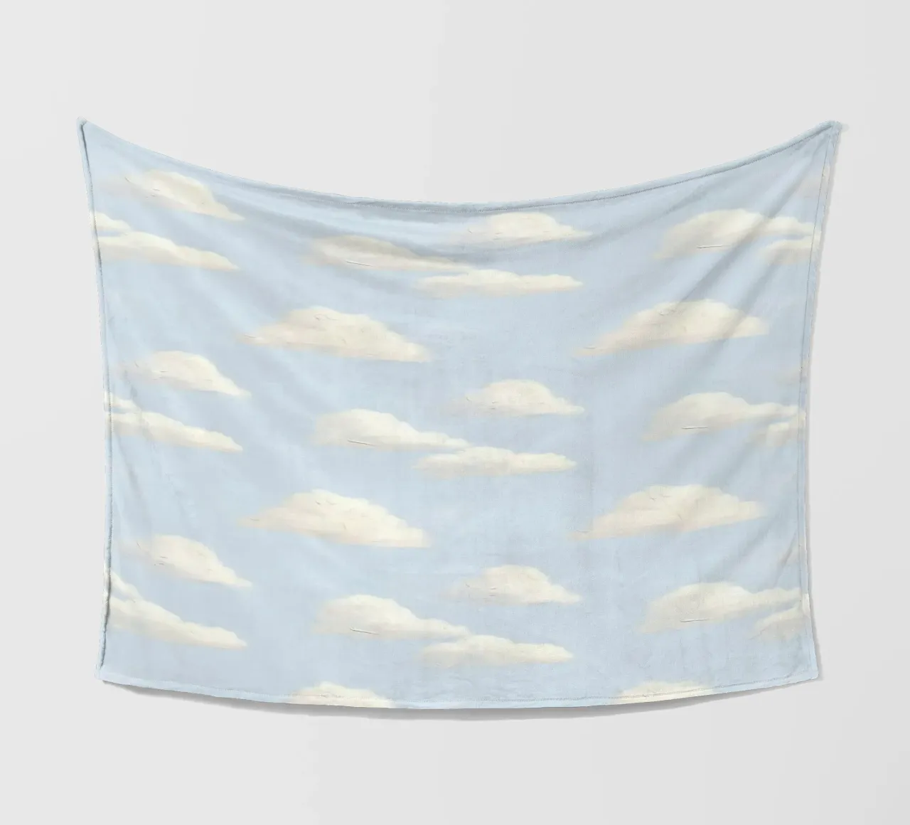 Valzer di nuvole bianche in un cielo blu pastello Calma e spiritualità coperta in pile da Gentle Echoes Art