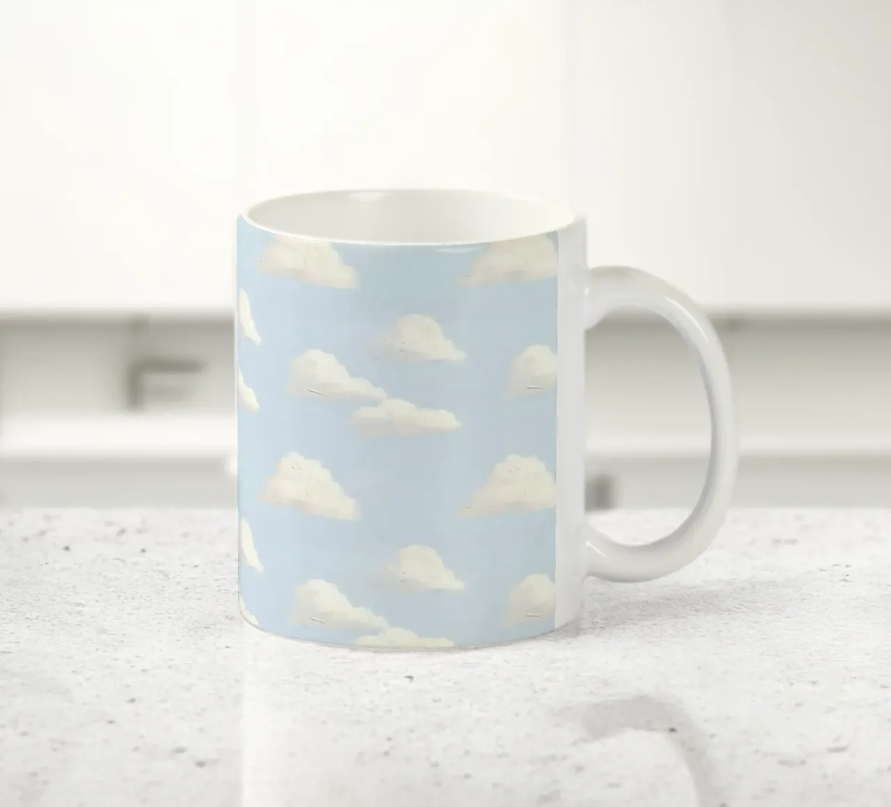 Valzer di nuvole bianche in un cielo blu pastello Calma e spiritualità tazza in ceramica da Gentle Echoes Art