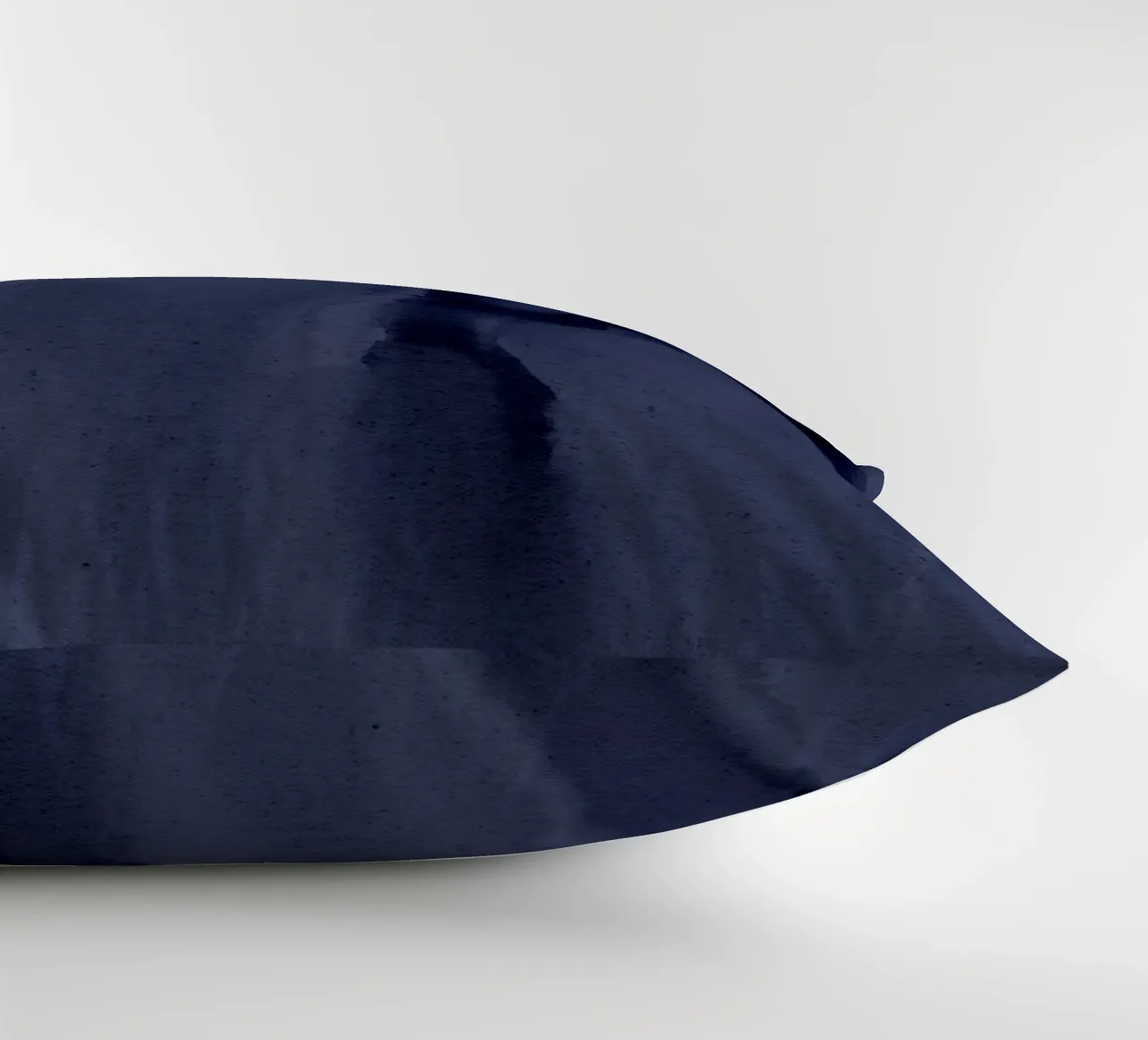 Wet Canvas 11 cuscino da Shatha Al Dafai