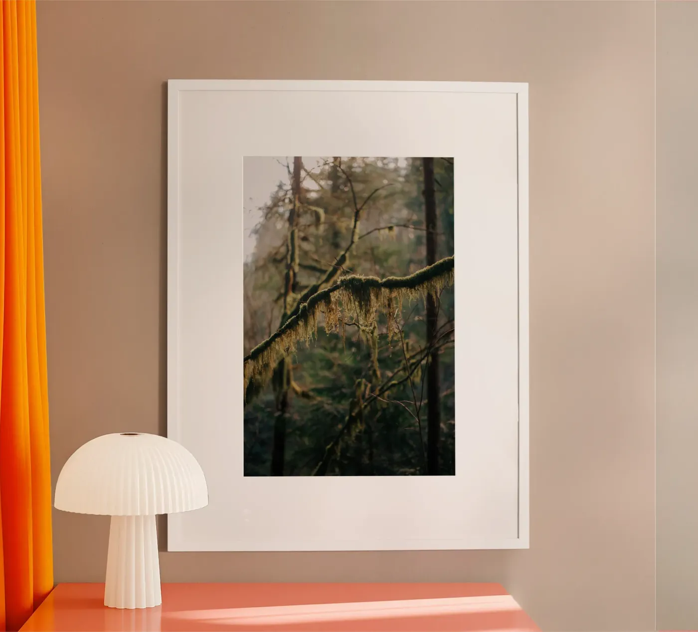 Hanging Moss poster met houten frame van wowhannahphotos