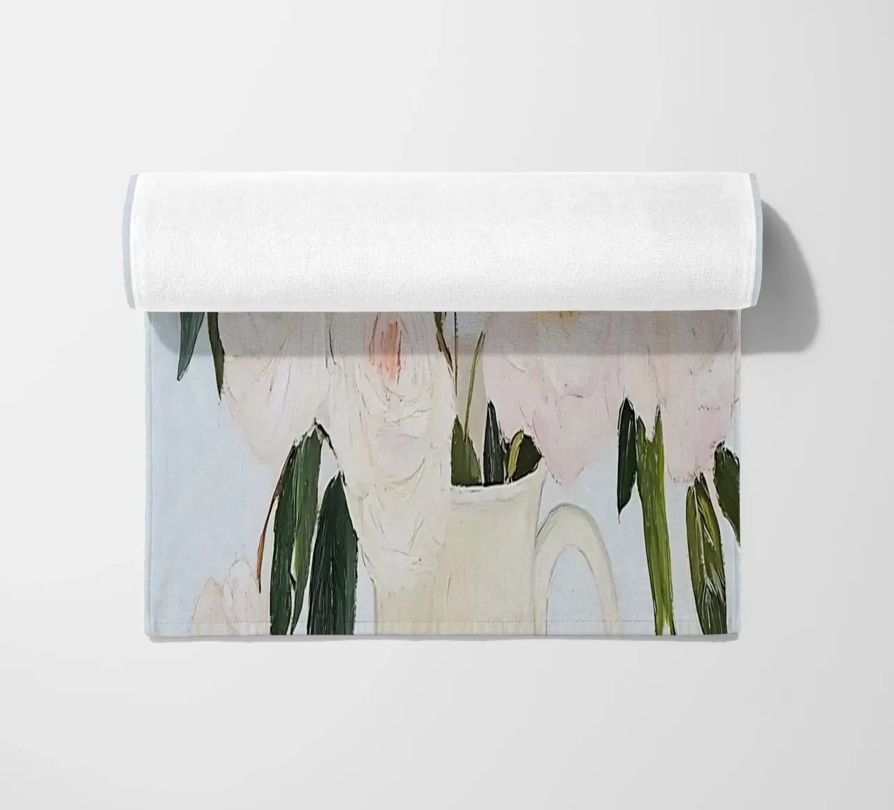 Rozen in een vaas, abstract bloemenschilderij strandhanddoek van Little Lila