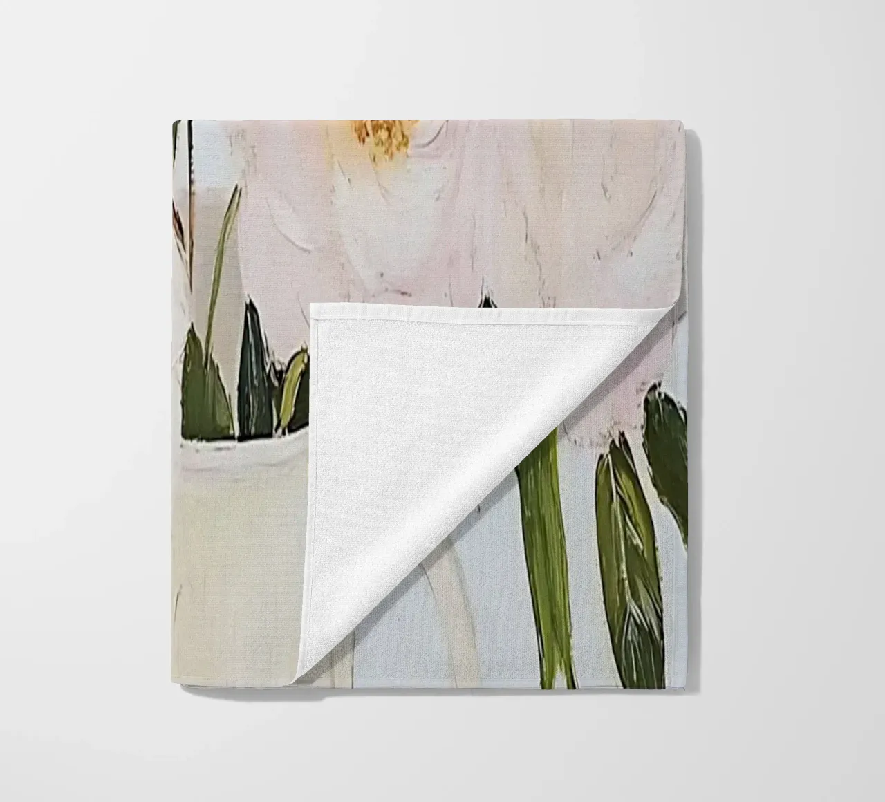 Rozen in een vaas, abstract bloemenschilderij strandhanddoek van Little Lila