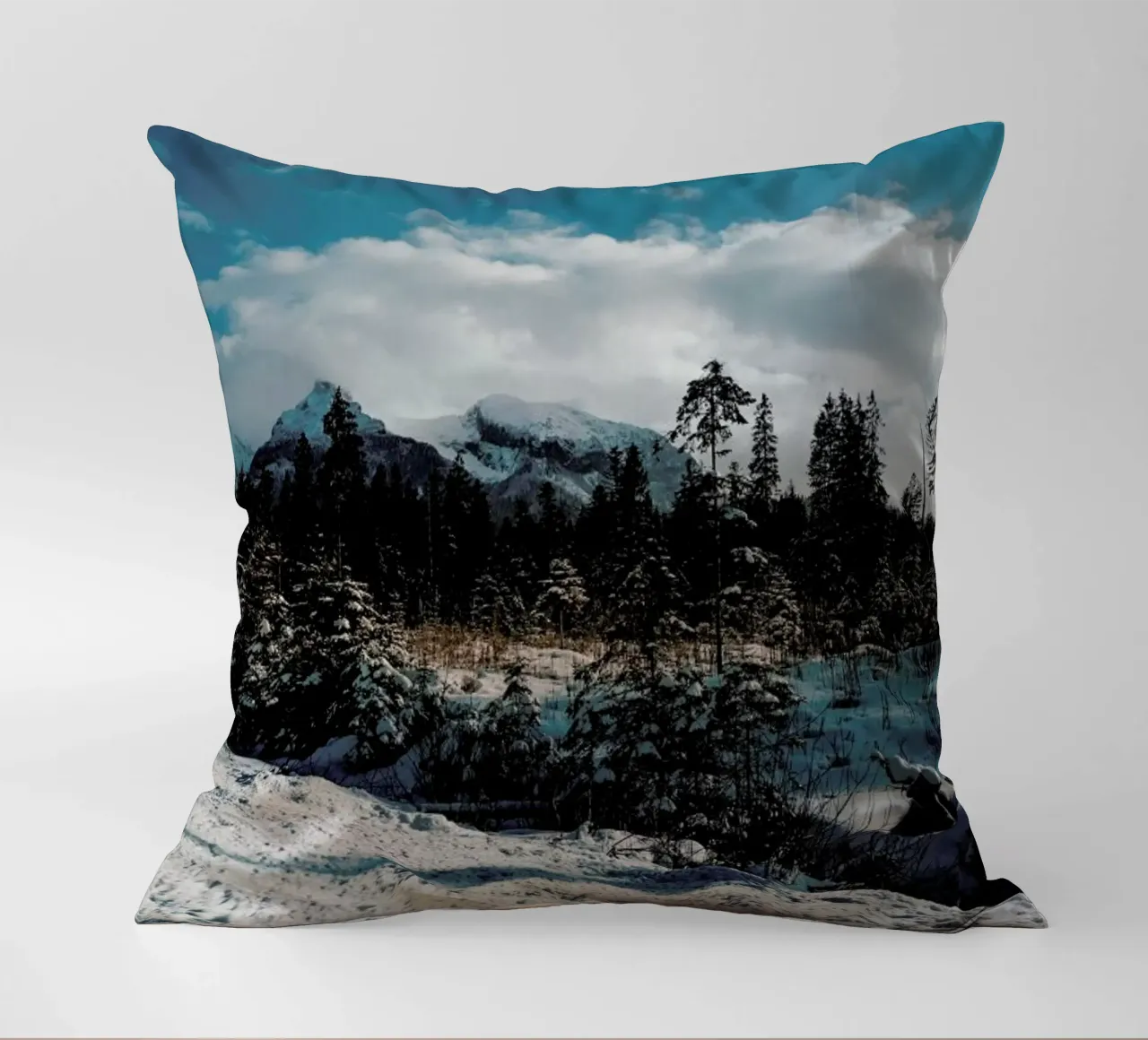 Mountains And Trees cuscino da Sebastian Hilgetag