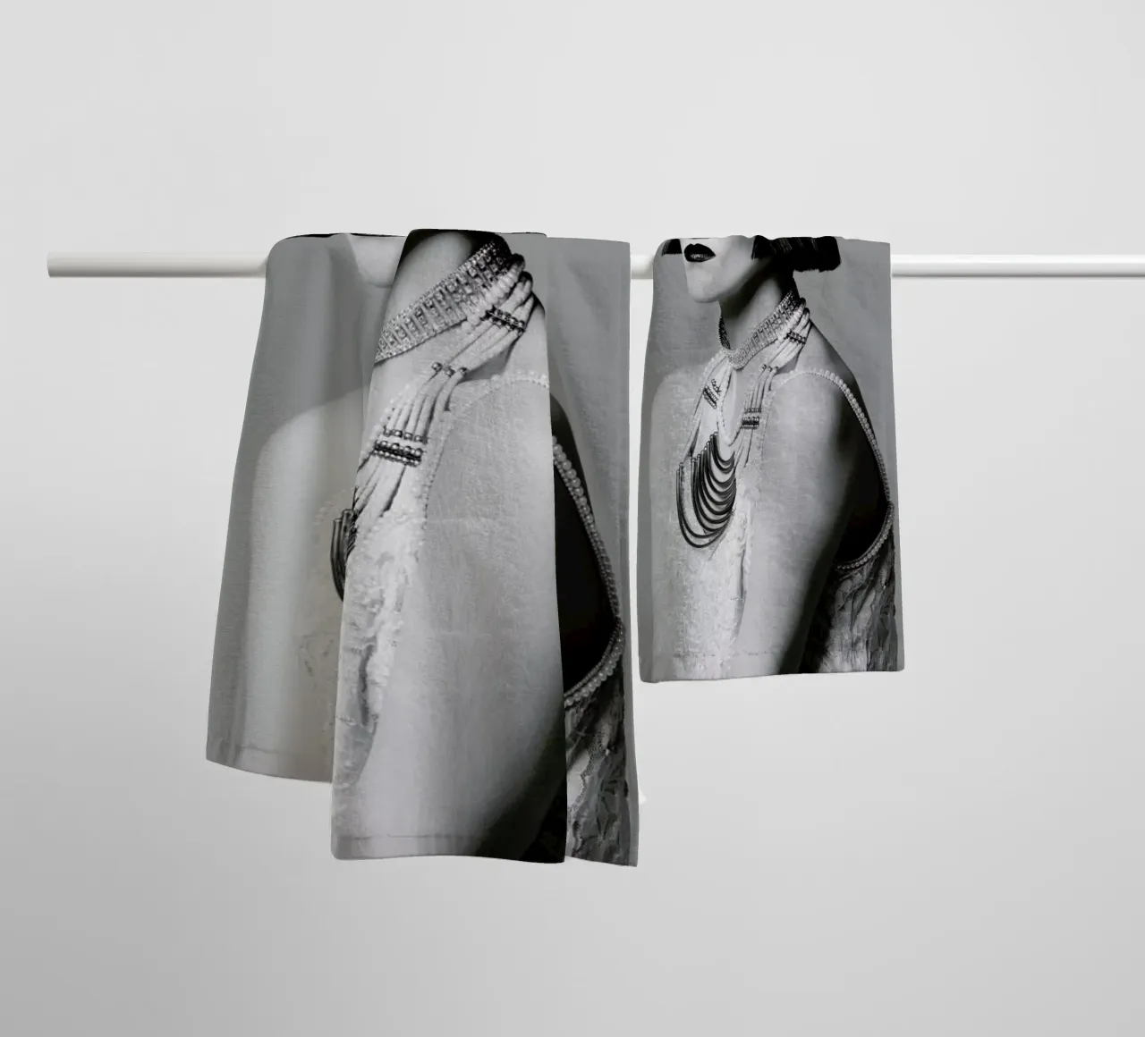 Pearls and Lace asciugamano da bagno da Runway Collective