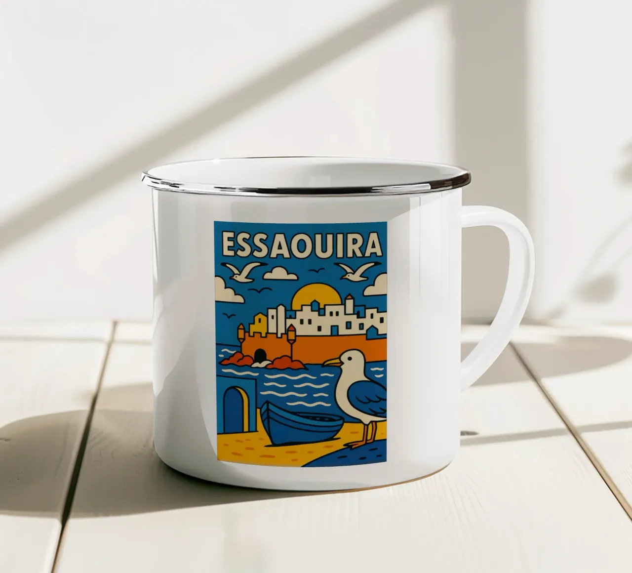 Essaouira - Sole, spruzzi di mare e pareti bianche tazza in smalto da JETLAG | affiches voyage