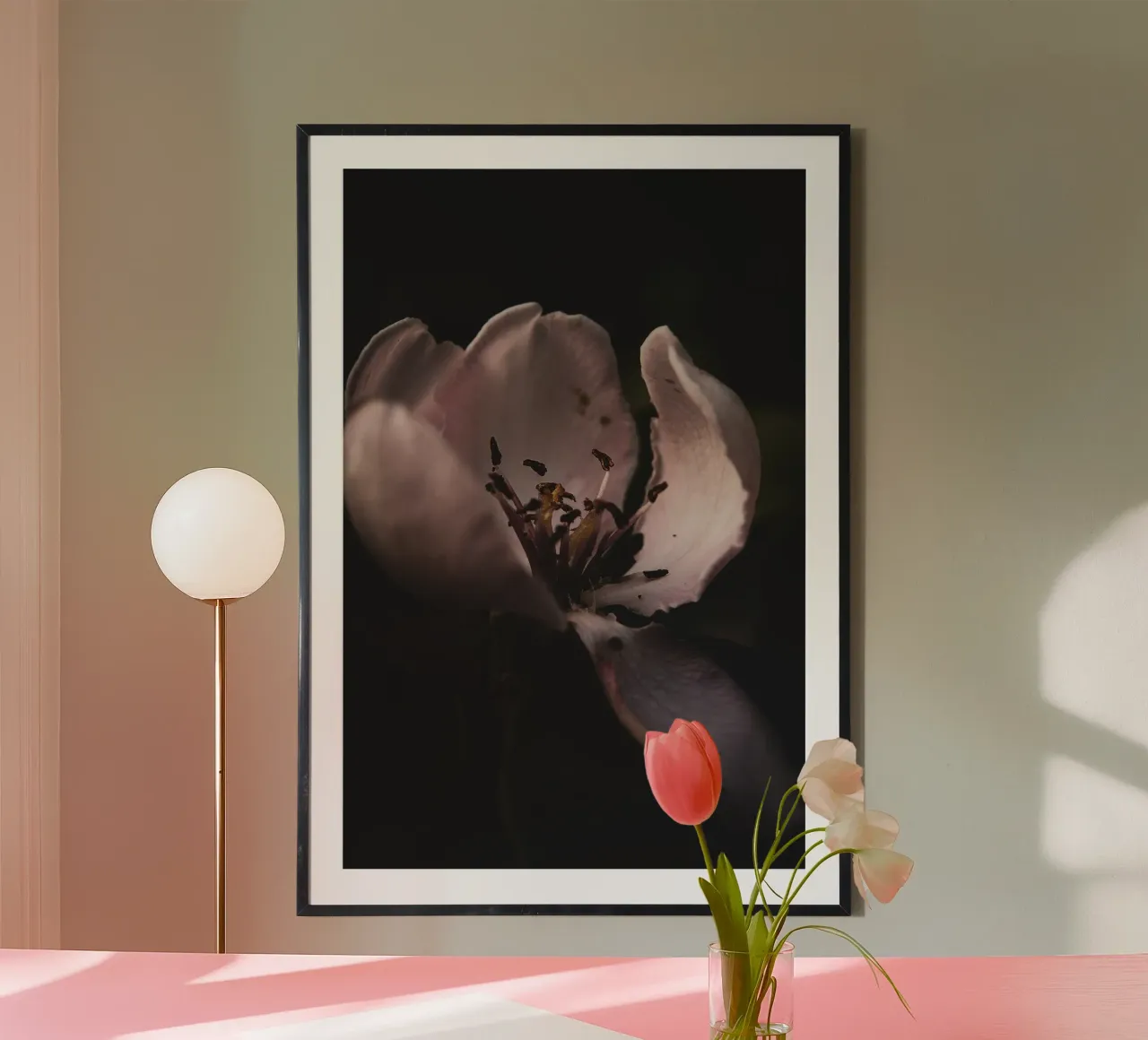 Quince Flower poster con telaio in plastica da flowers.and.delight