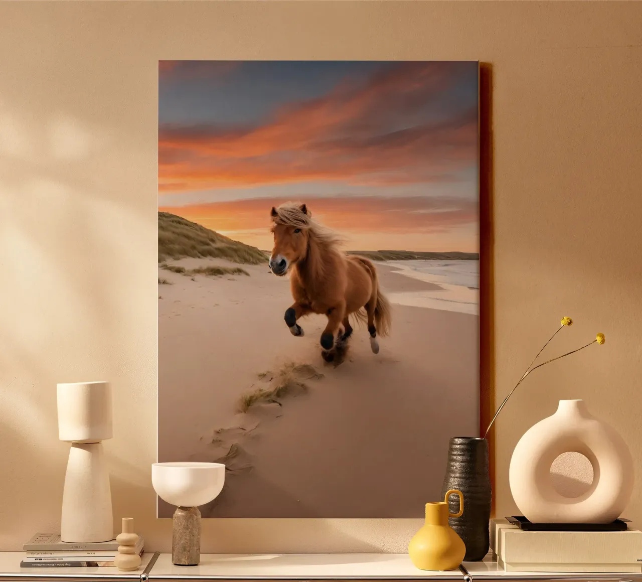 Shetty am Strand canvas met Baklijst van Poster Dreams