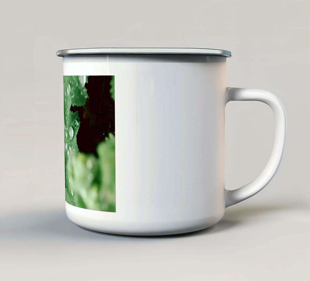 Lady's Mantle with Waterdrops tazza in smalto da flowers.and.delight