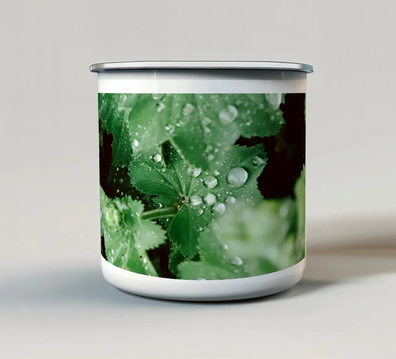 Lady's Mantle with Waterdrops tazza in smalto da flowers.and.delight