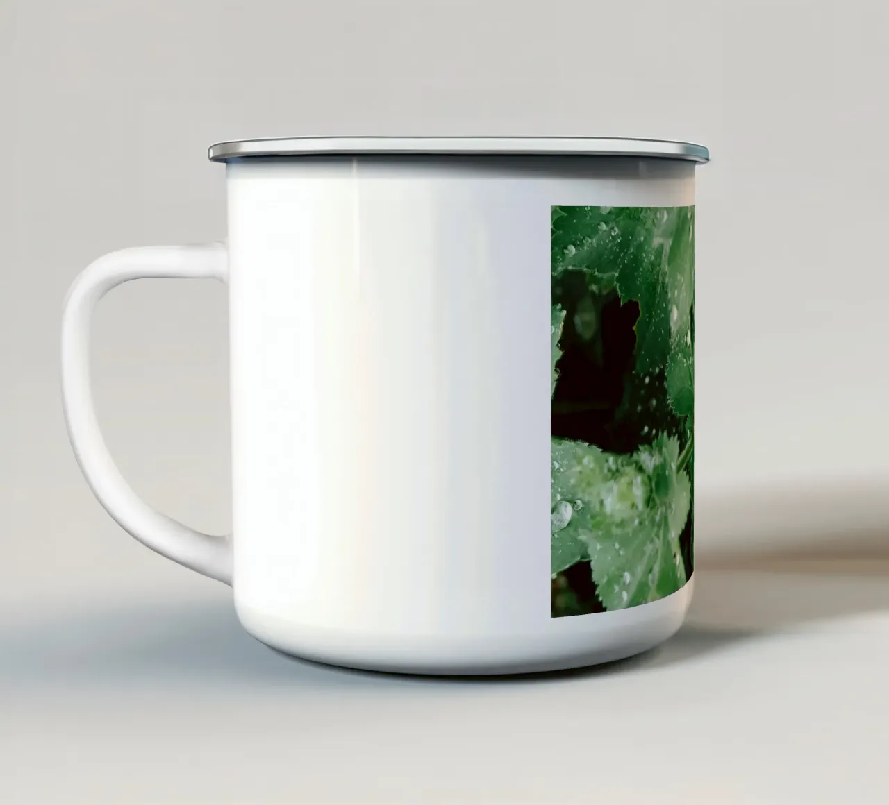 Lady's Mantle with Waterdrops tazza in smalto da flowers.and.delight