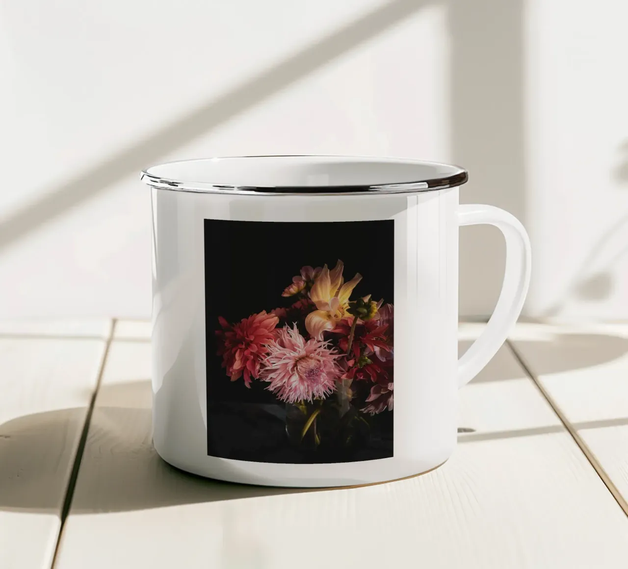 Moody Dahlia Bouquet tazza in smalto da flowers.and.delight