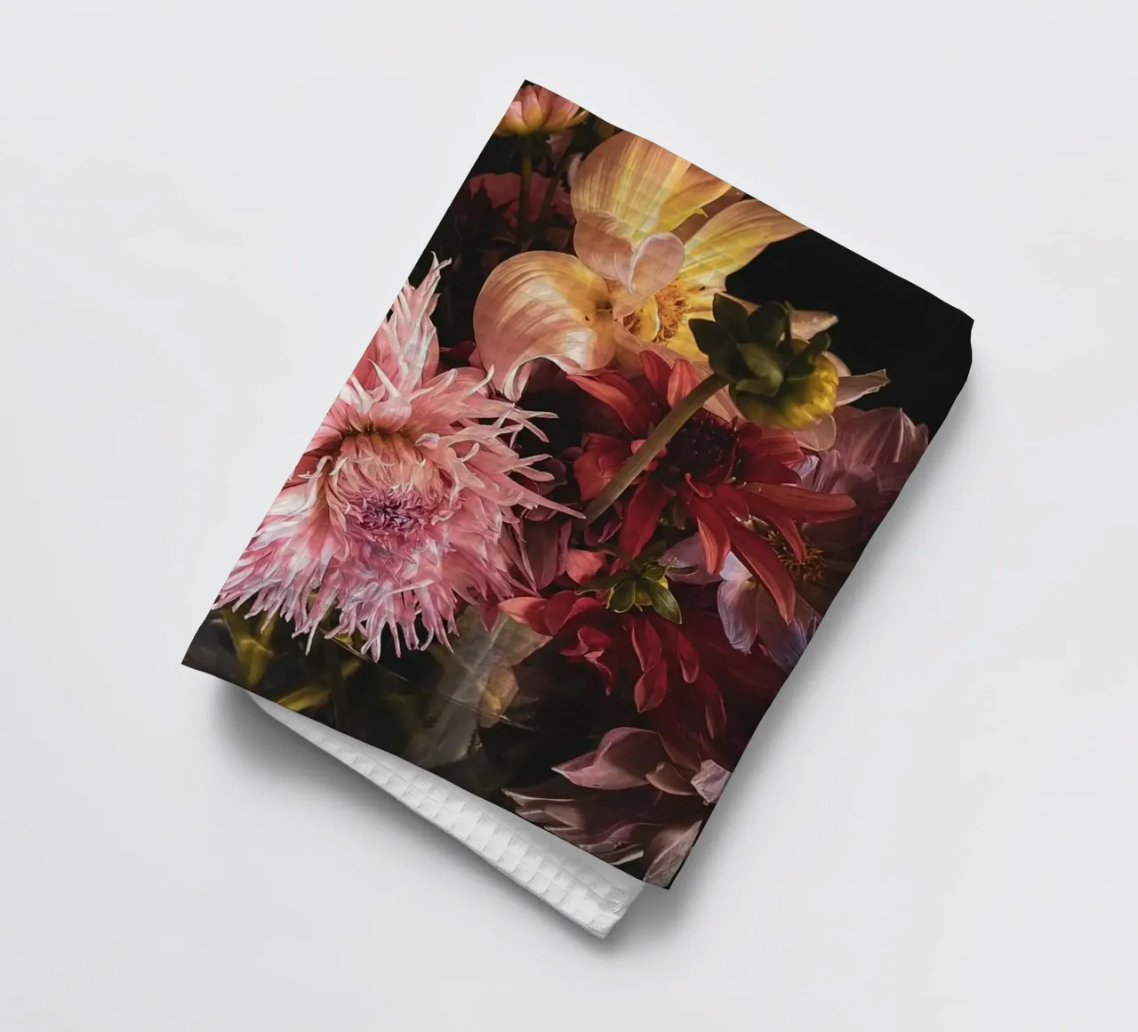Moody Dahlia Bouquet torchon de flowers.and.delight