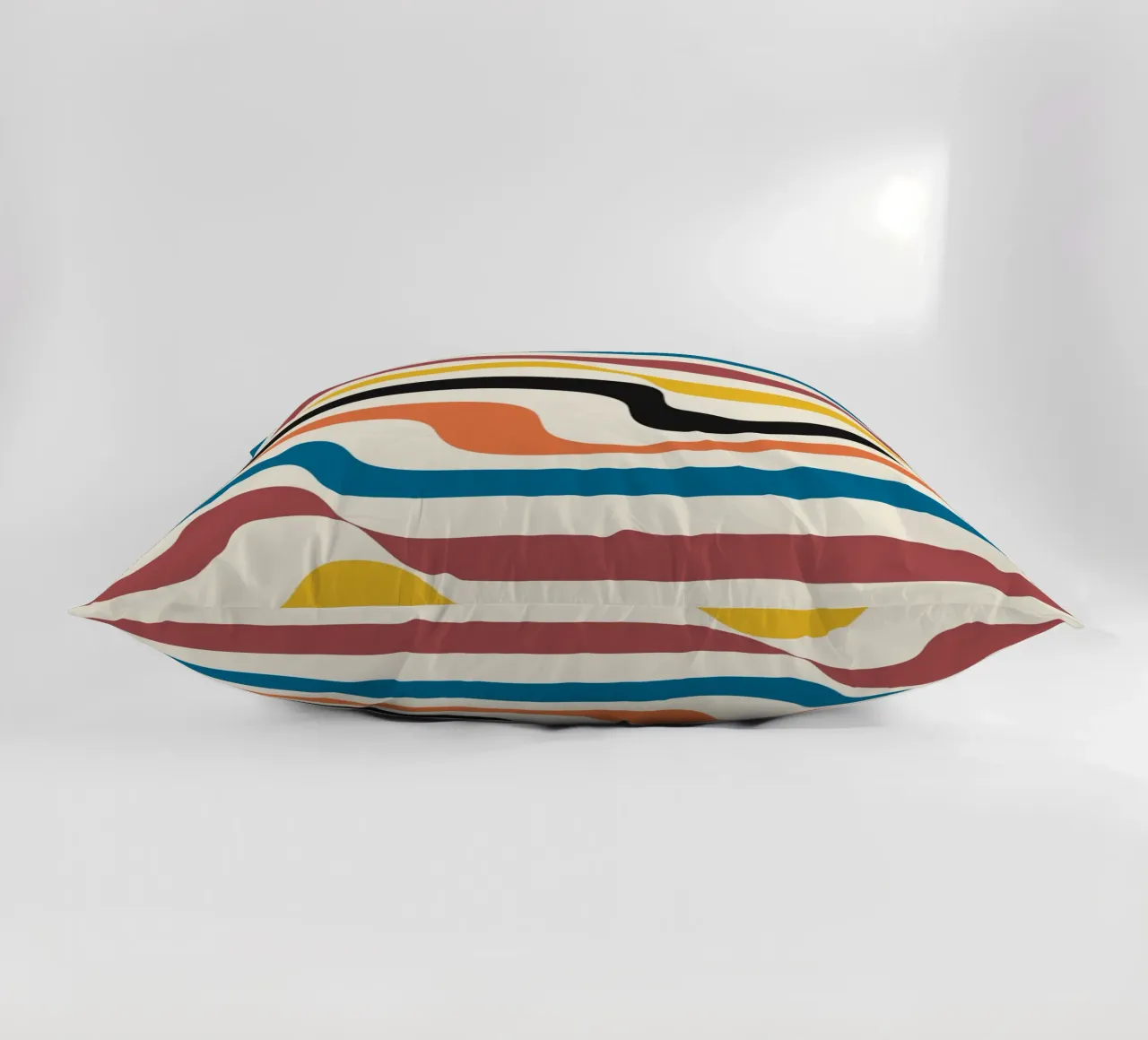Stampa a colori astratta con linee ondulate di ispirazione Bauhaus cuscino da NorwesClub