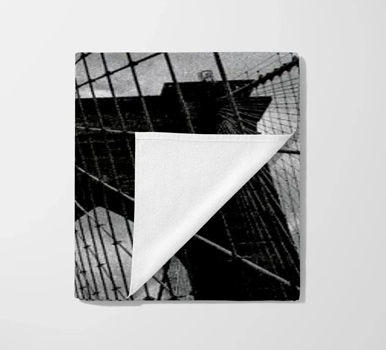 Upper Bridge Strandtuch von Philipp Reinhard