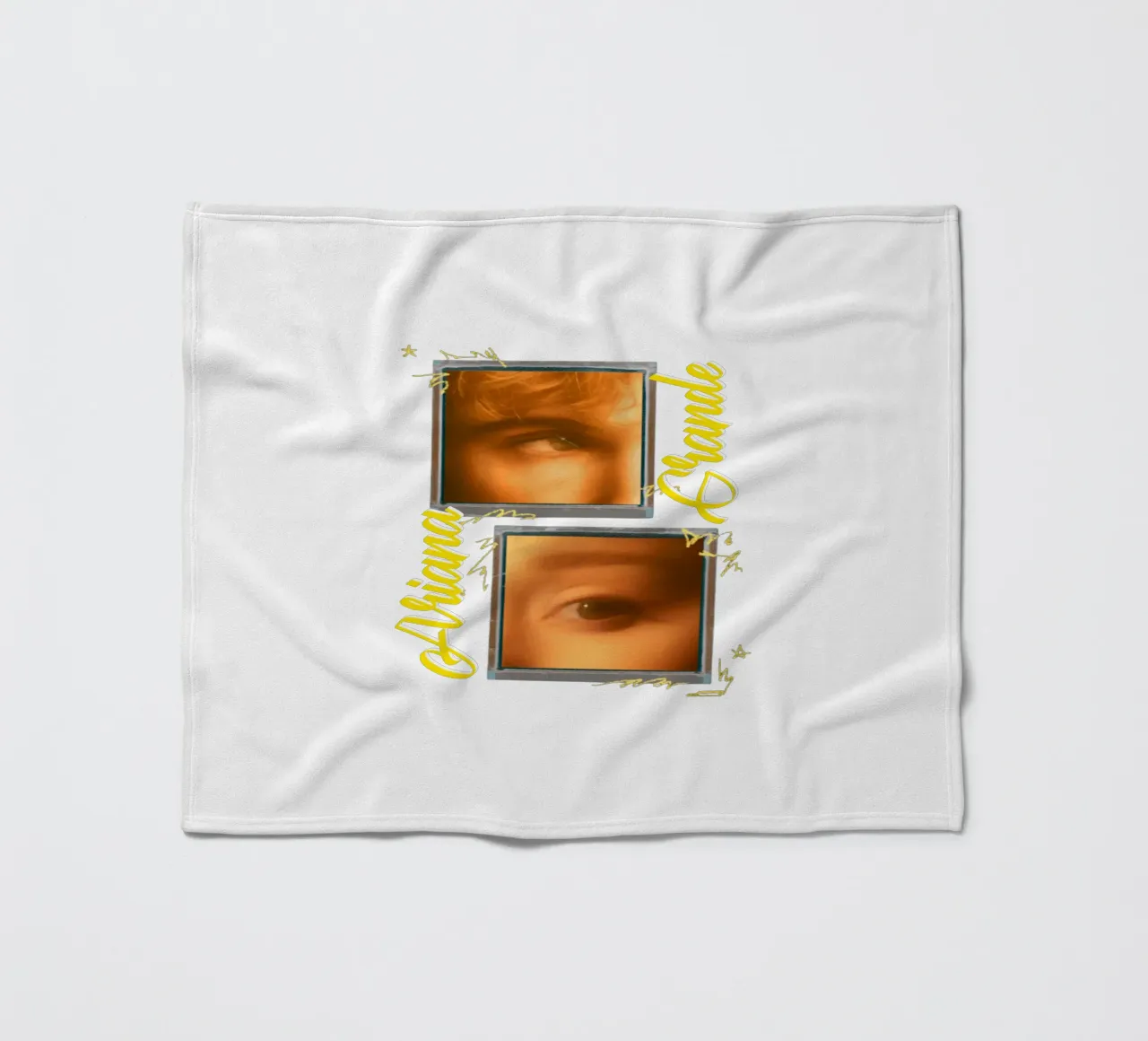 Ariana Grande - Singer coperta in pile da Deepness