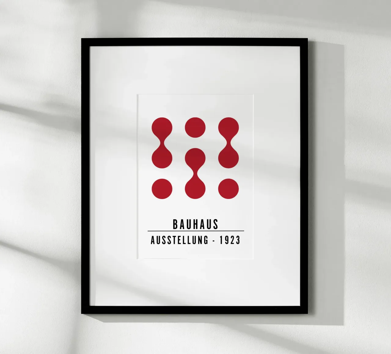 Mostra Bauhaus 1923 Figure geometriche Rosso poster con telaio in alluminio da NorwesClub