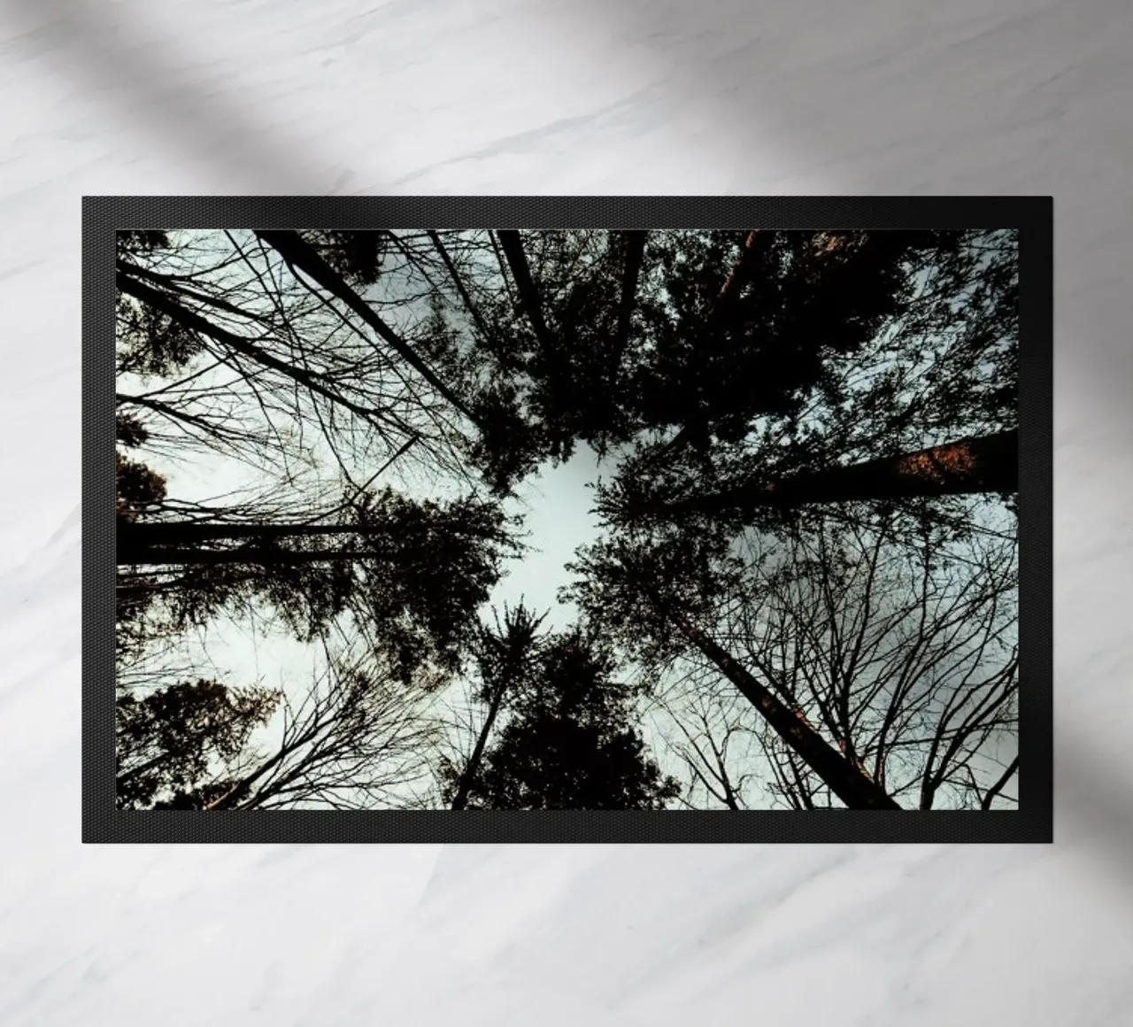 Look Up Fußmatte von Sebastian Hilgetag