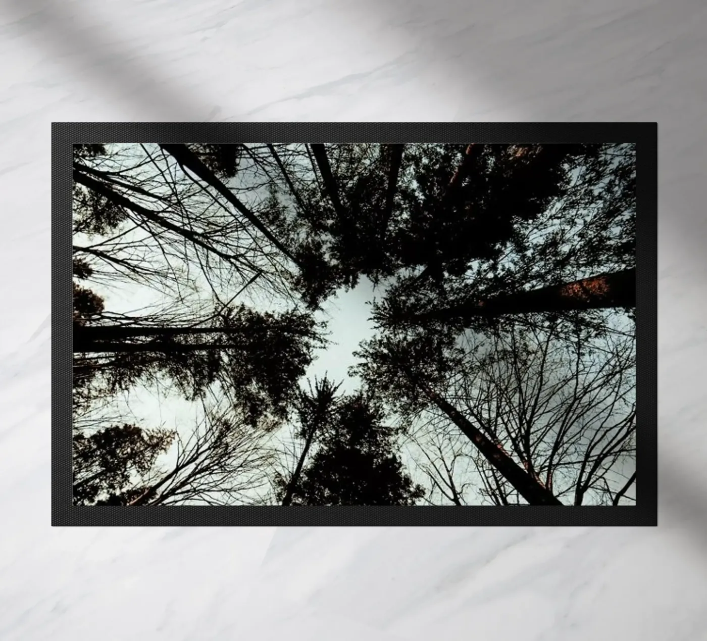 Look Up Fußmatte von Sebastian Hilgetag