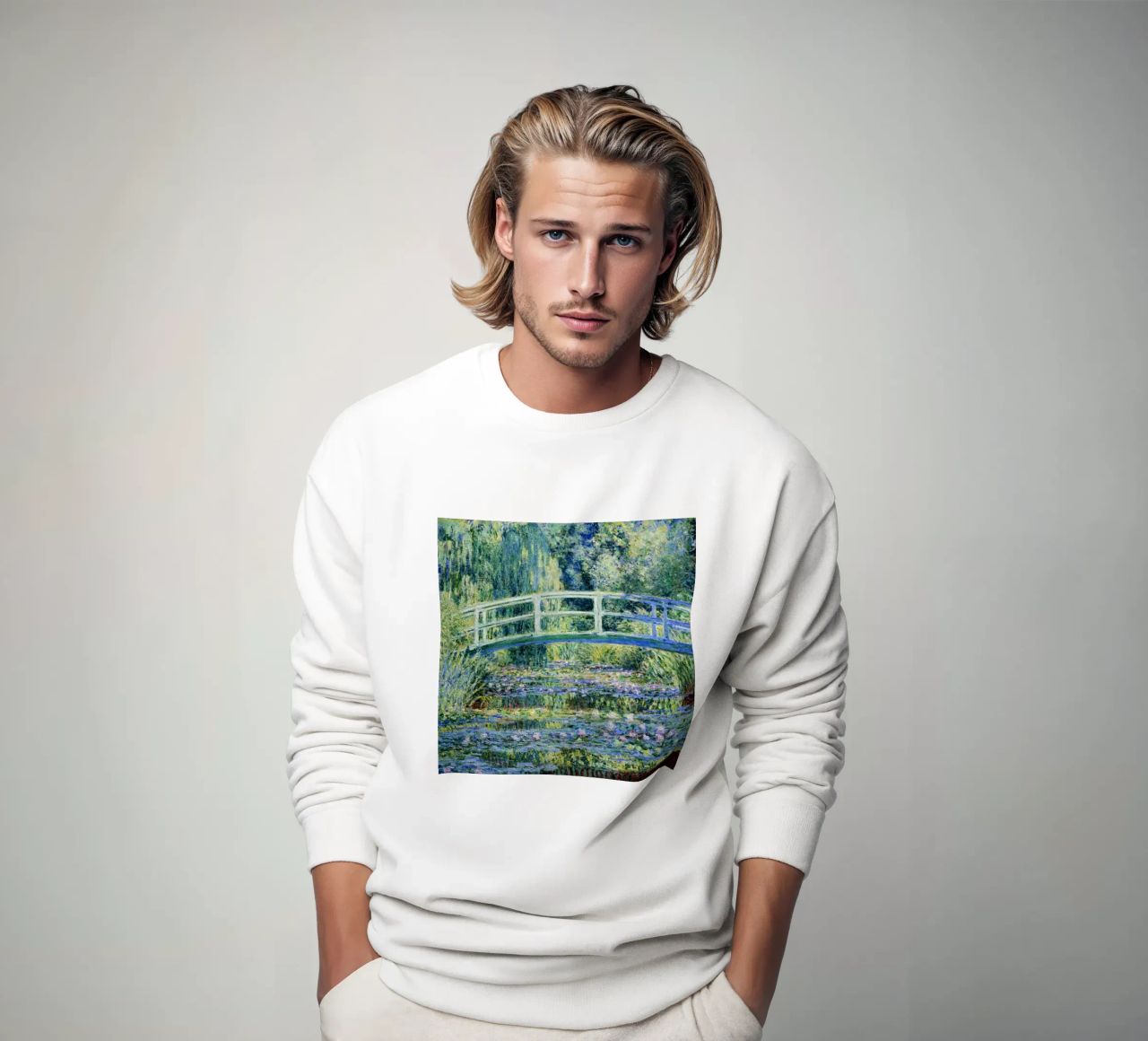 Claude Monets Seerosen und japanische Brücke Sweatshirt von Monet Art Prints