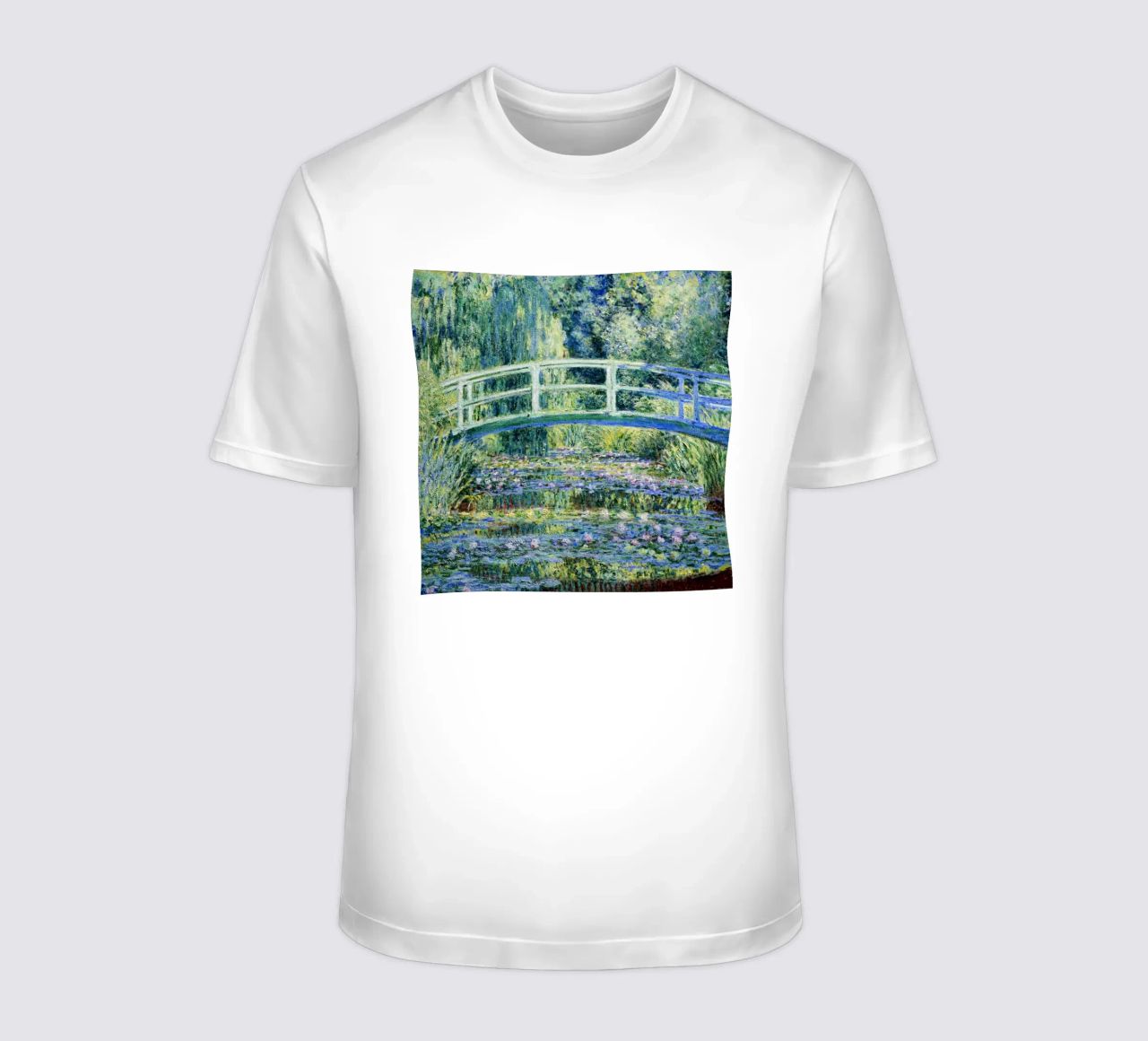 Claude Monets Seerosen und japanische Brücke T-Shirt von Monet Art Prints