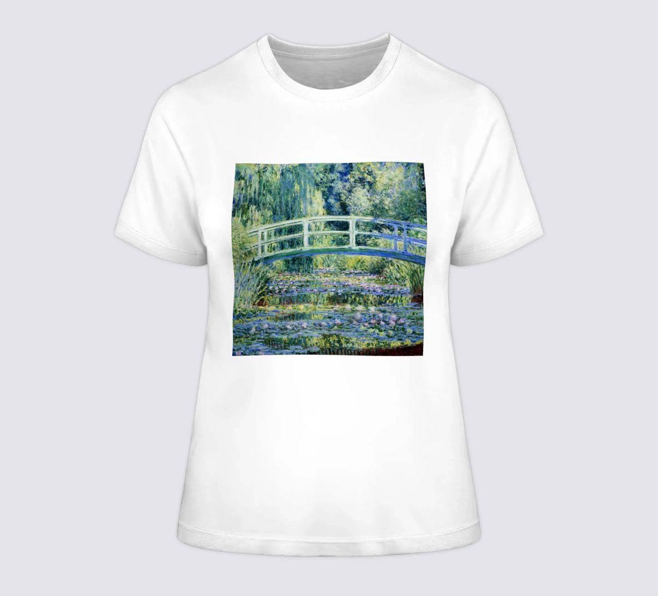 Claude Monets Seerosen und japanische Brücke Frauen T-Shirt von Monet Art Prints