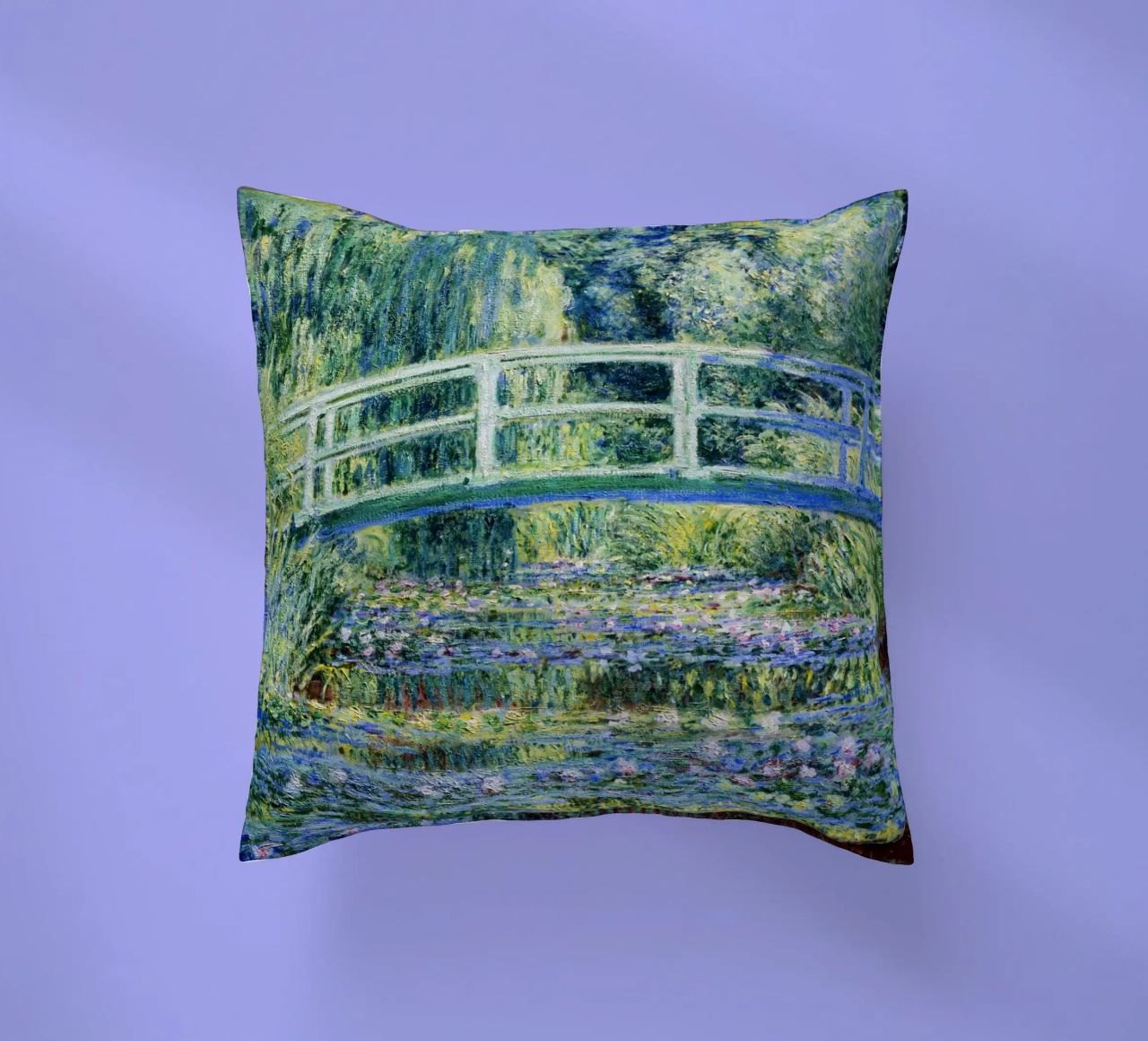 Claude Monets Seerosen und japanische Brücke Kissen von Monet Art Prints