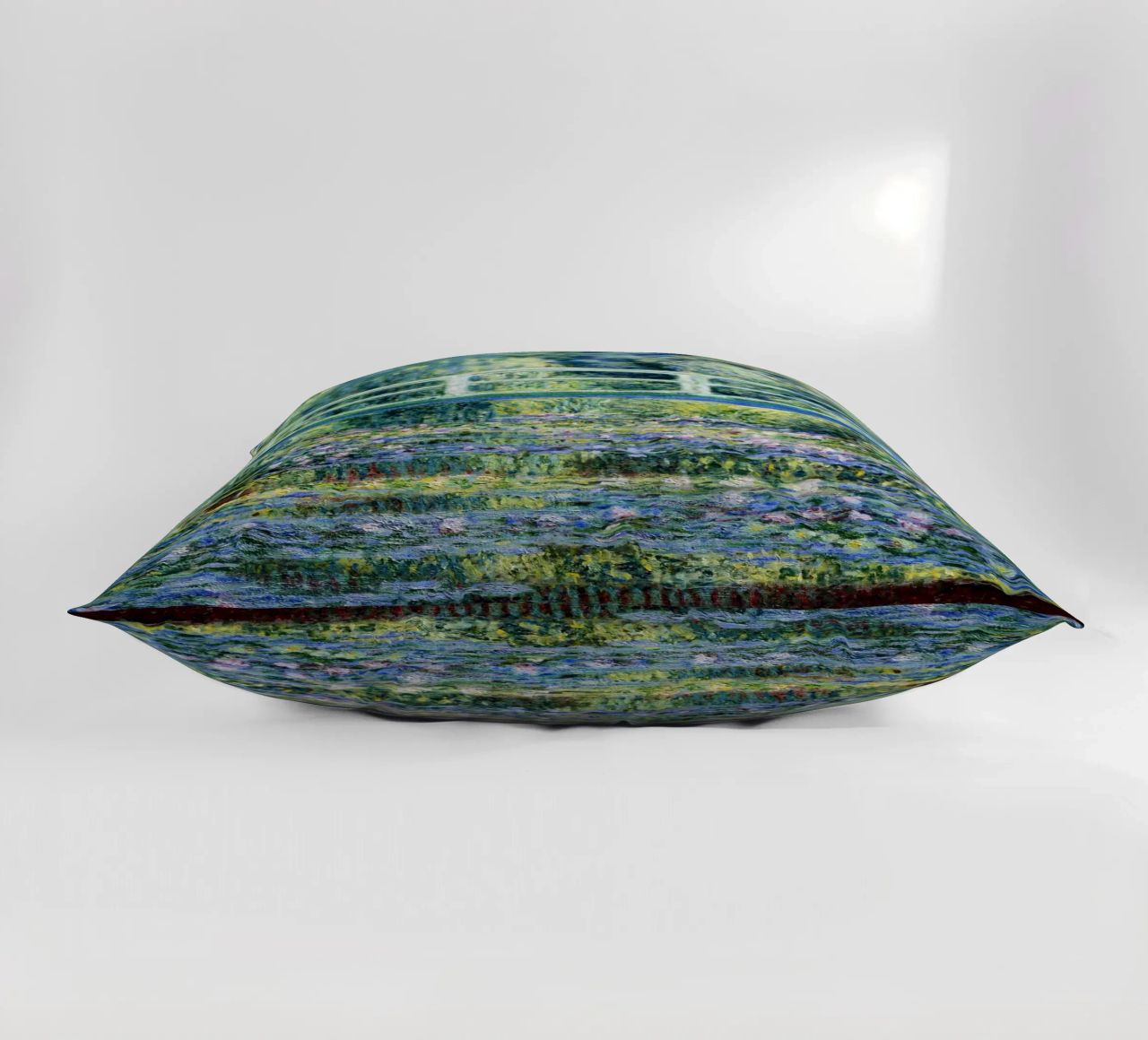 Claude Monets Seerosen und japanische Brücke Kissen von Monet Art Prints
