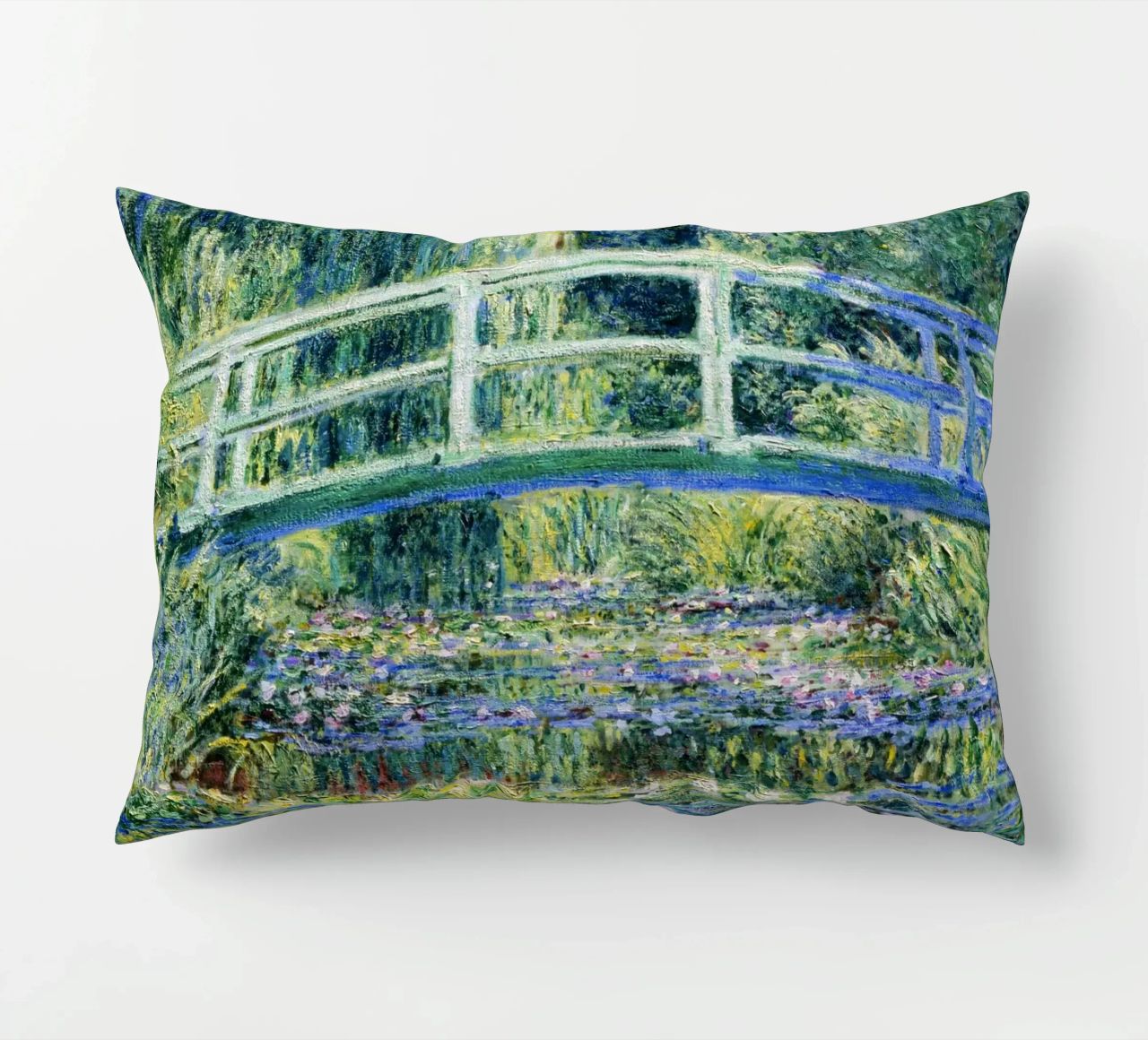Claude Monets Seerosen und japanische Brücke Kissen von Monet Art Prints