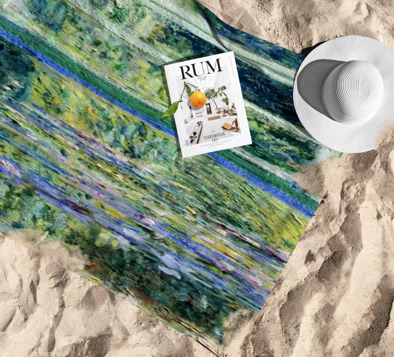 Claude Monets Seerosen und japanische Brücke Strandtuch von Monet Art Prints