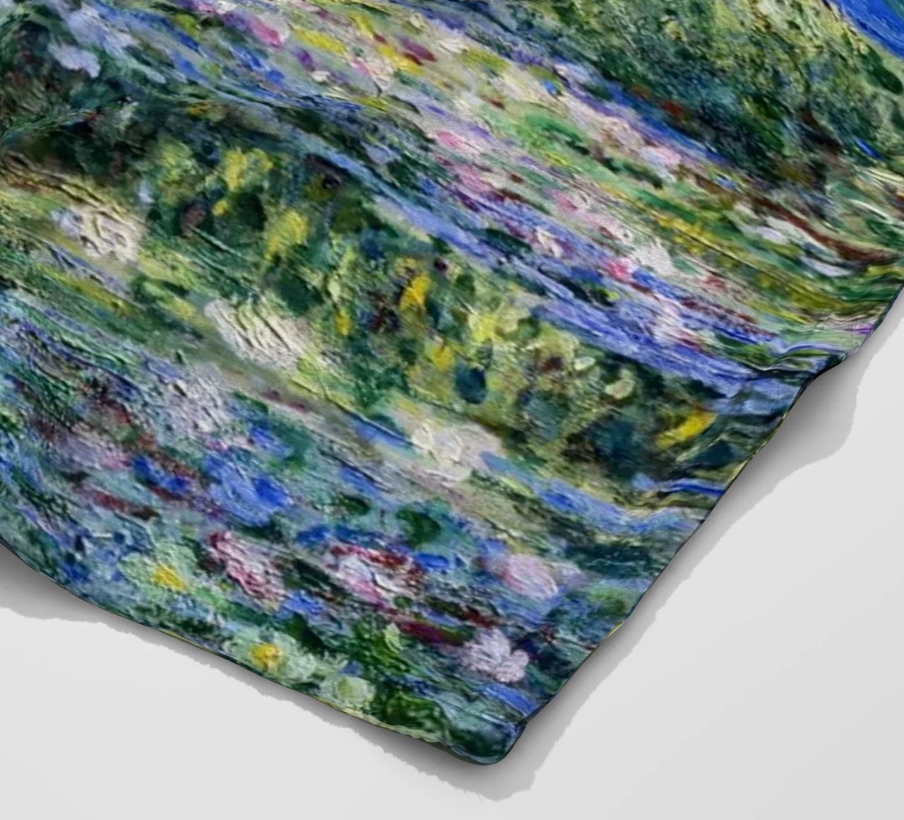 Claude Monets Seerosen und japanische Brücke Fleecedecke von Monet Art Prints