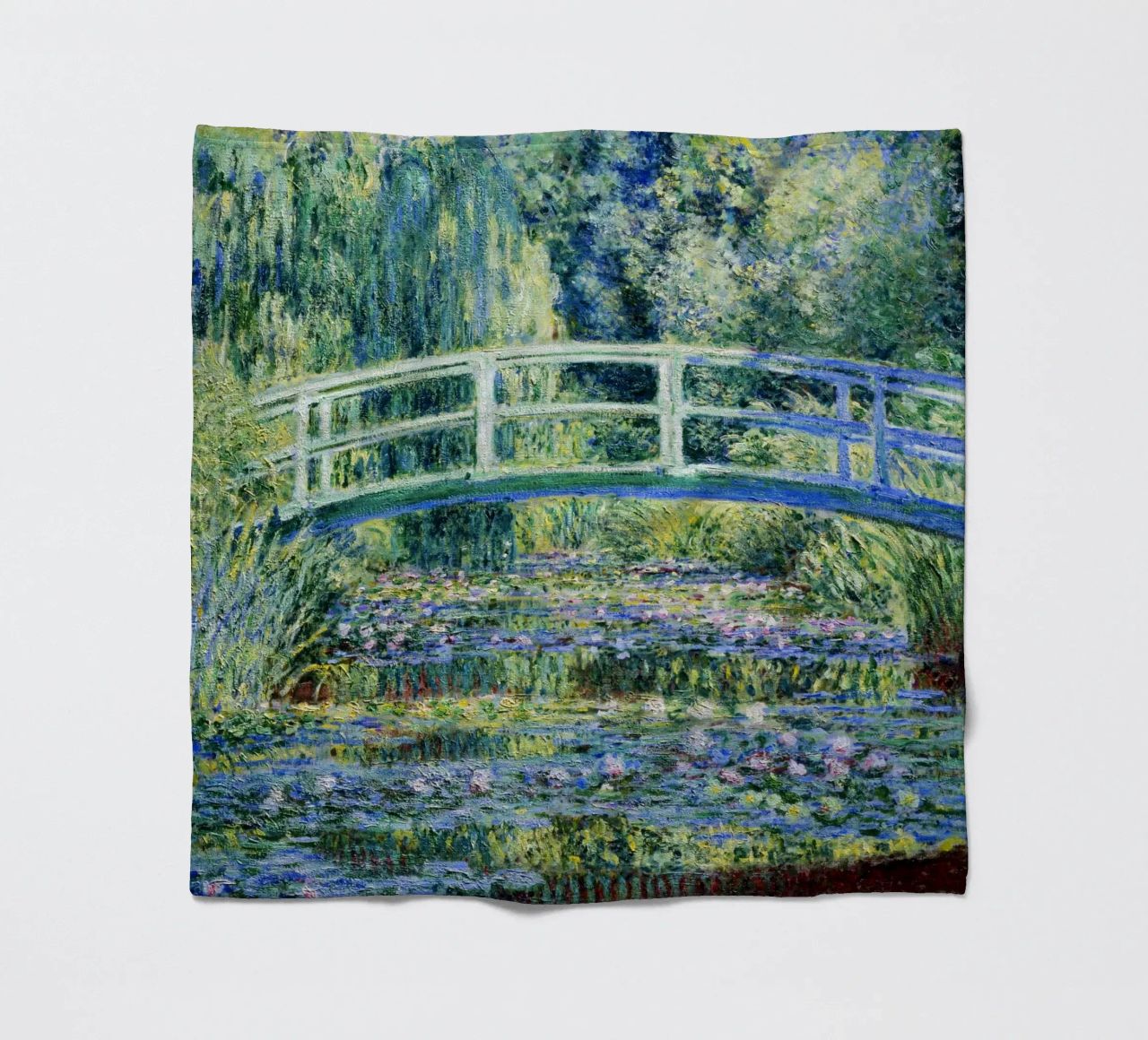 Claude Monets Seerosen und japanische Brücke Fleecedecke von Monet Art Prints