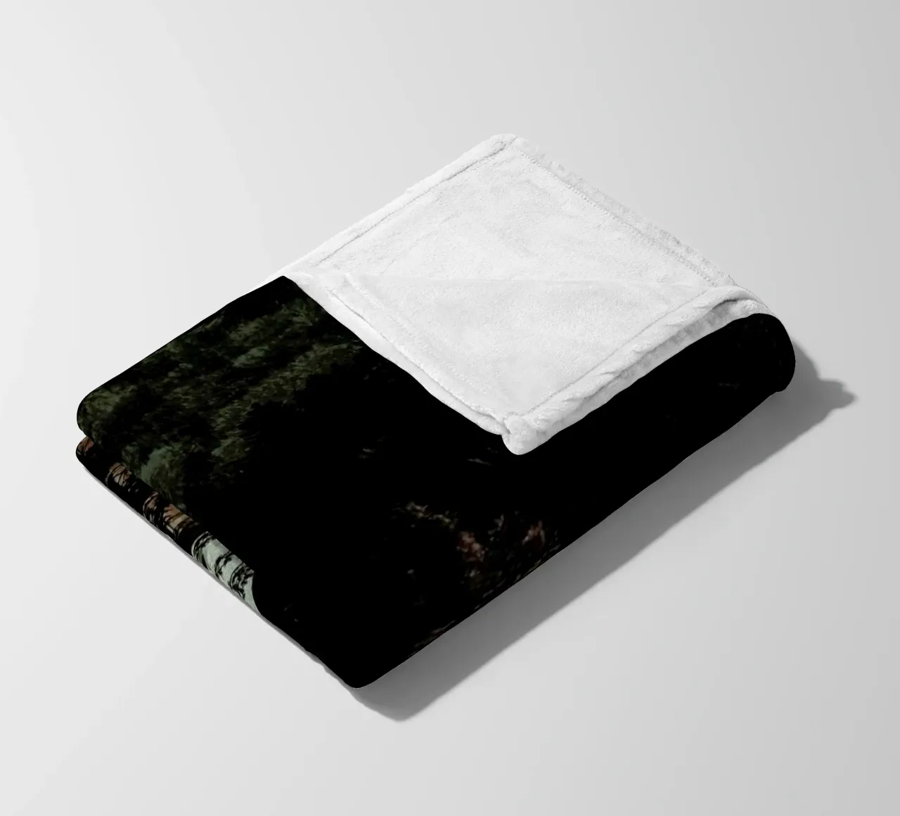 Idyllic House In The Woods II coperta in pile da Sebastian Hilgetag