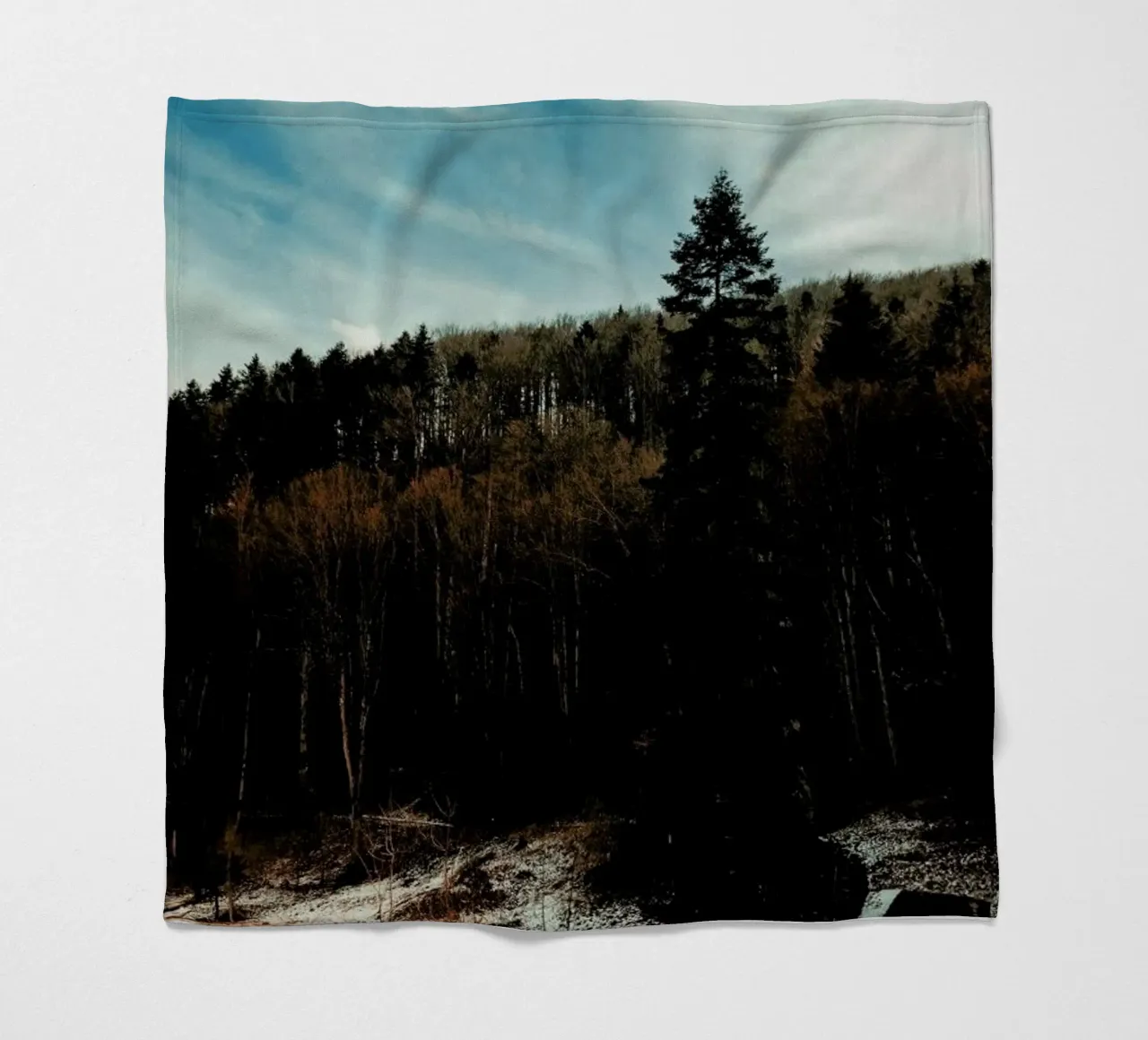 At The The Edge Of The Woods coperta in pile da Sebastian Hilgetag