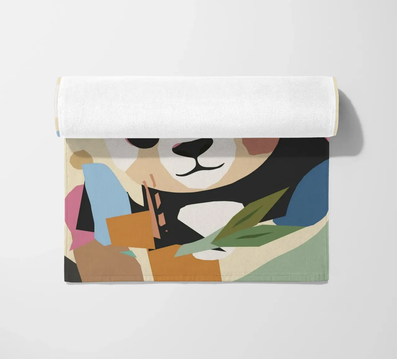 Un allegro panda in un moderno look collage telo mare da namosh