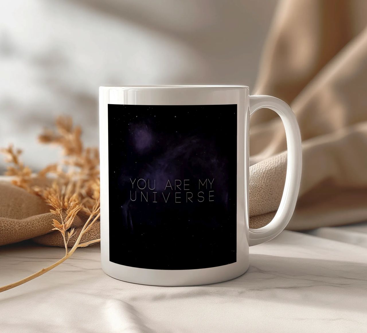 Universe tazza in ceramica da Leah Flores