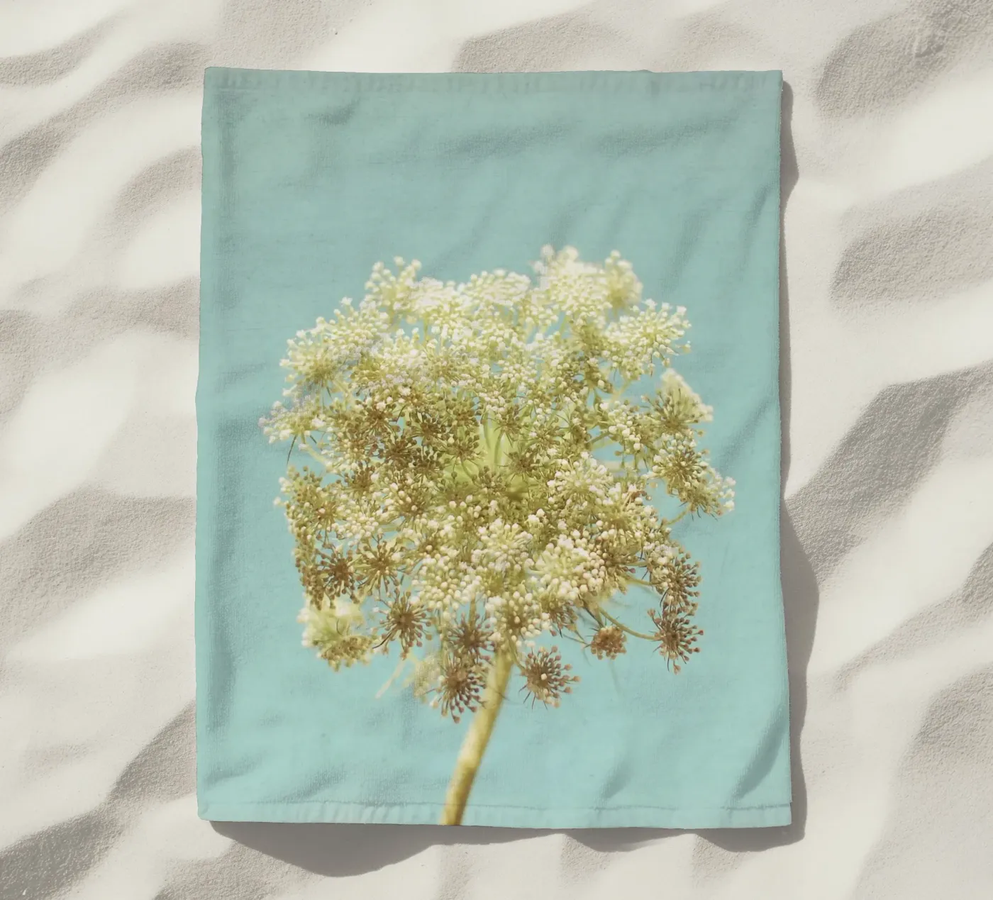 Lichtgevend strandhanddoek van Cassia Beck Photography