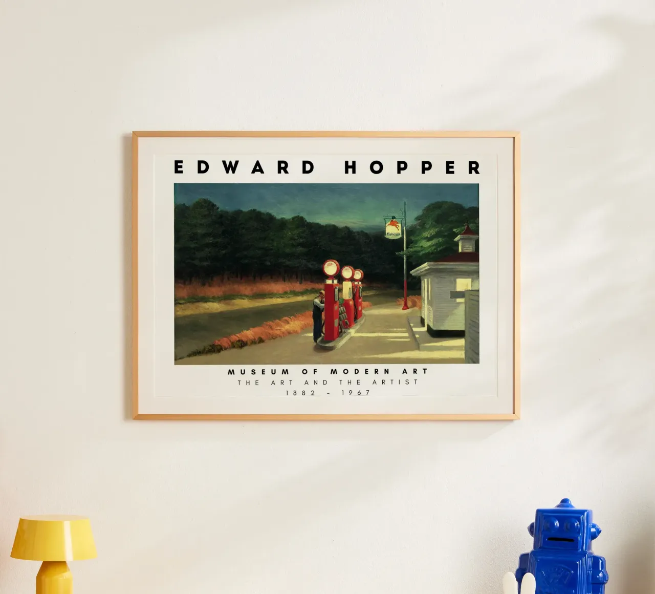 Stazione di servizio di Edward Hopper - Realismo americano d'epoca poster con telaio in alluminio da NorwesClub