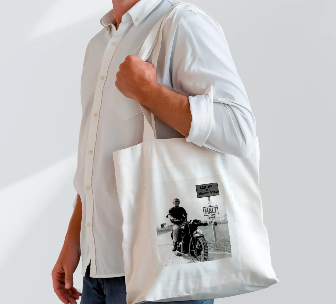 Steve McQueen "The Great Escape" 1963 borsa in juta da Gallery Print and Art Limited