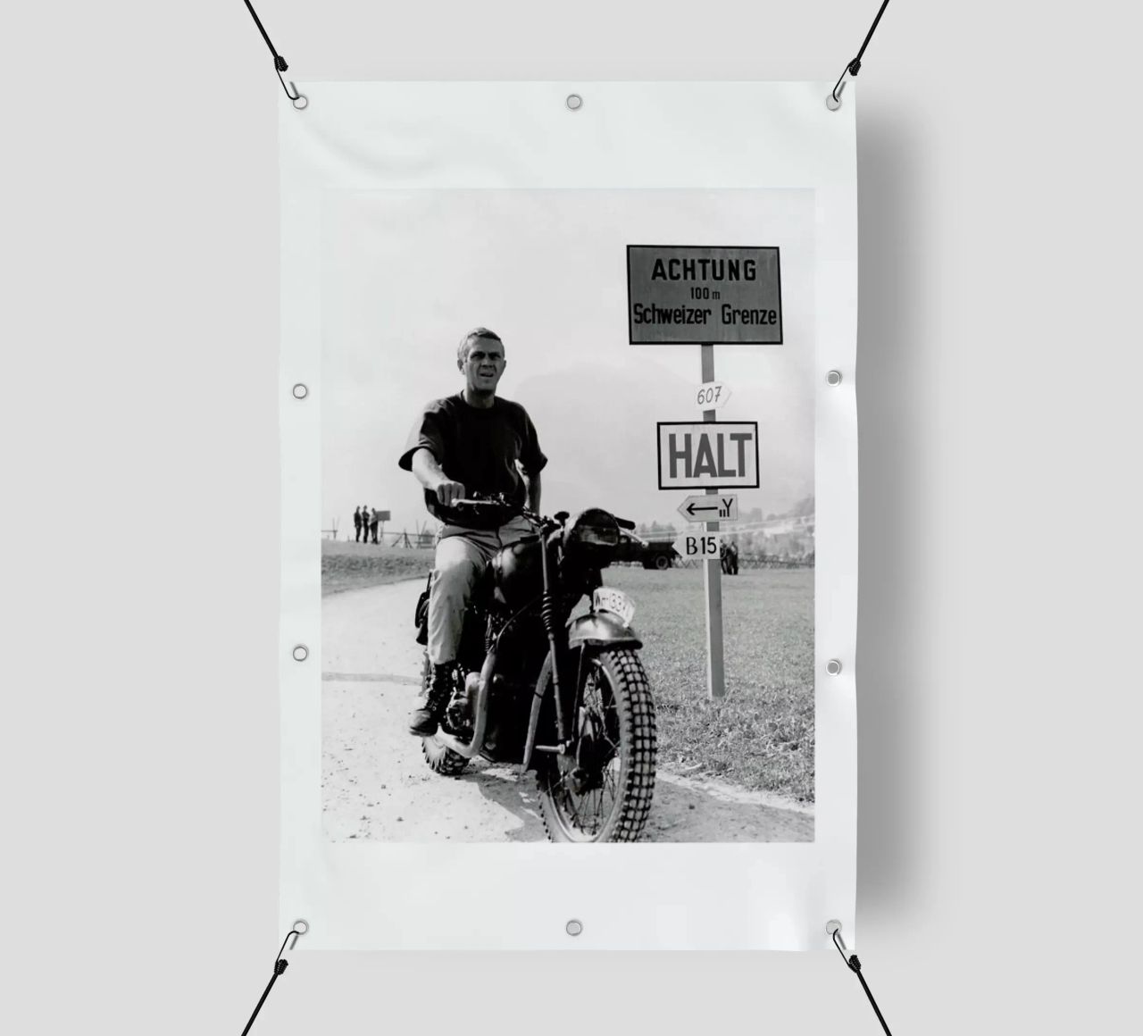 Steve McQueen "The Great Escape" 1963 telo in pvc da Gallery Print and Art Limited