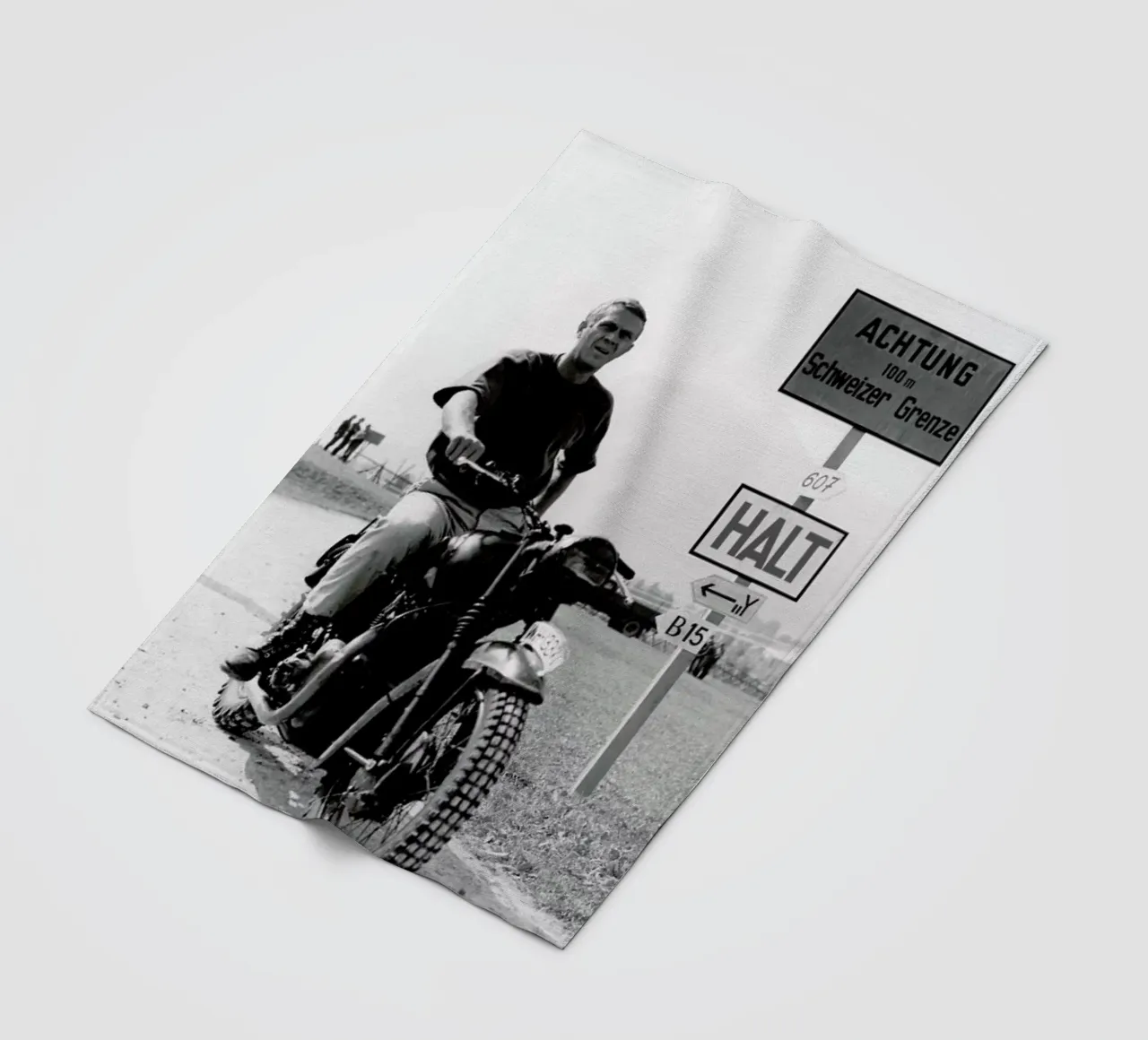 Steve McQueen "The Great Escape" 1963 coperta in pile da Gallery Print and Art Limited