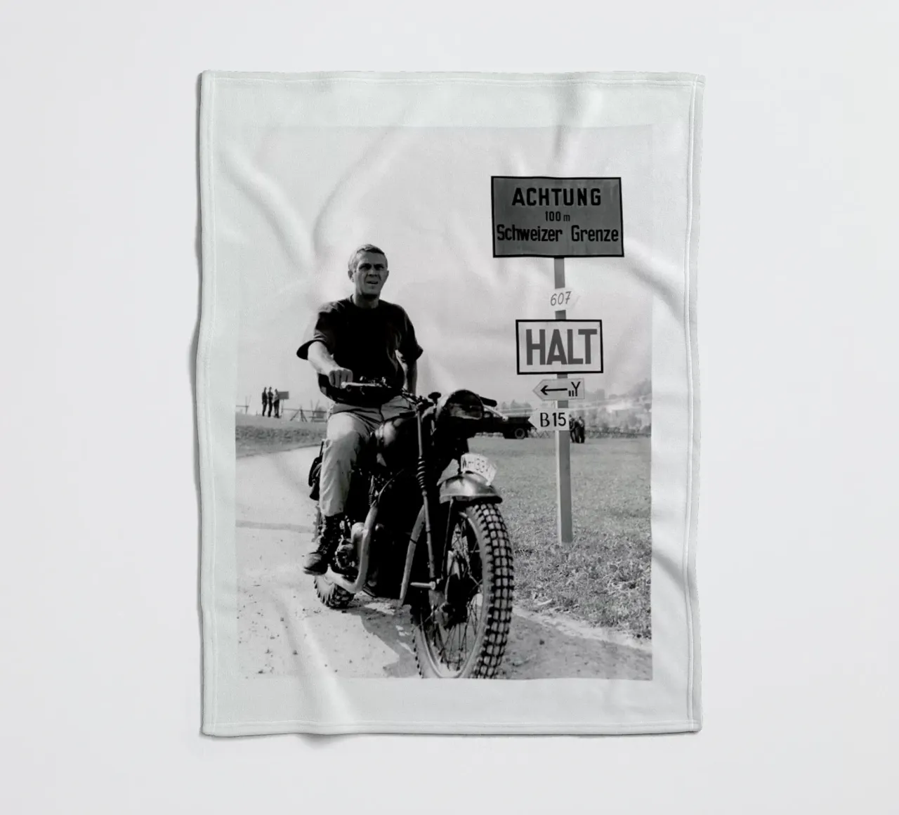 Steve McQueen "The Great Escape" 1963 coperta in pile da Gallery Print and Art Limited