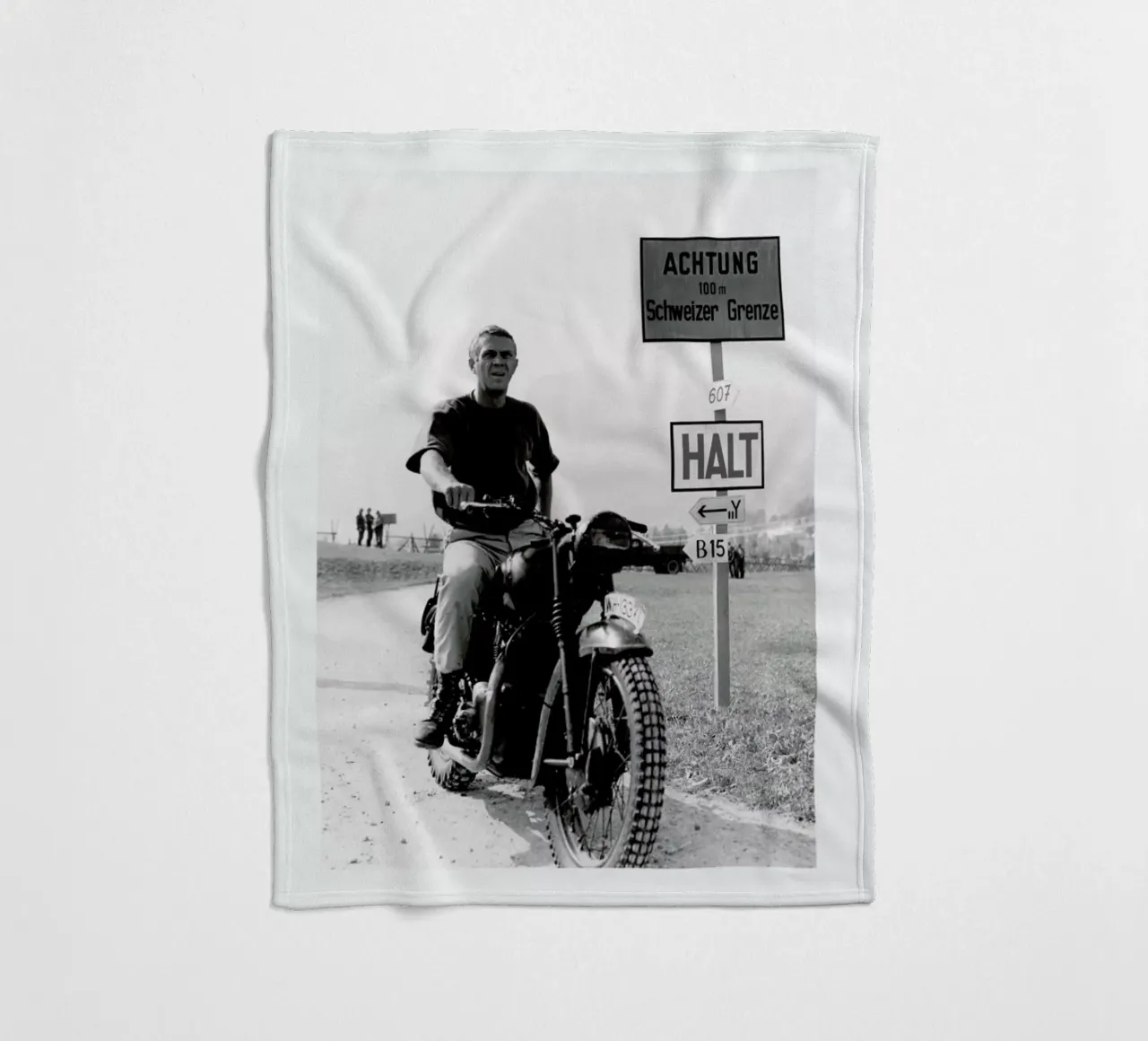 Steve McQueen "The Great Escape" 1963 coperta in pile da Gallery Print and Art Limited