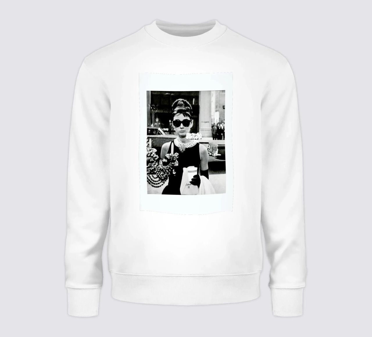 Audrey Hepburn in Breakfast at Tiffany's, 1961 Sweatshirt von Gallery Print and Art Limited