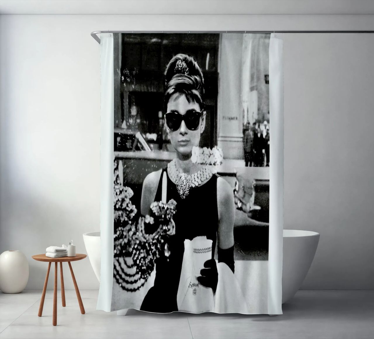 Audrey Hepburn in Breakfast at Tiffany's, 1961 Duschvorhang von Gallery Print and Art Limited