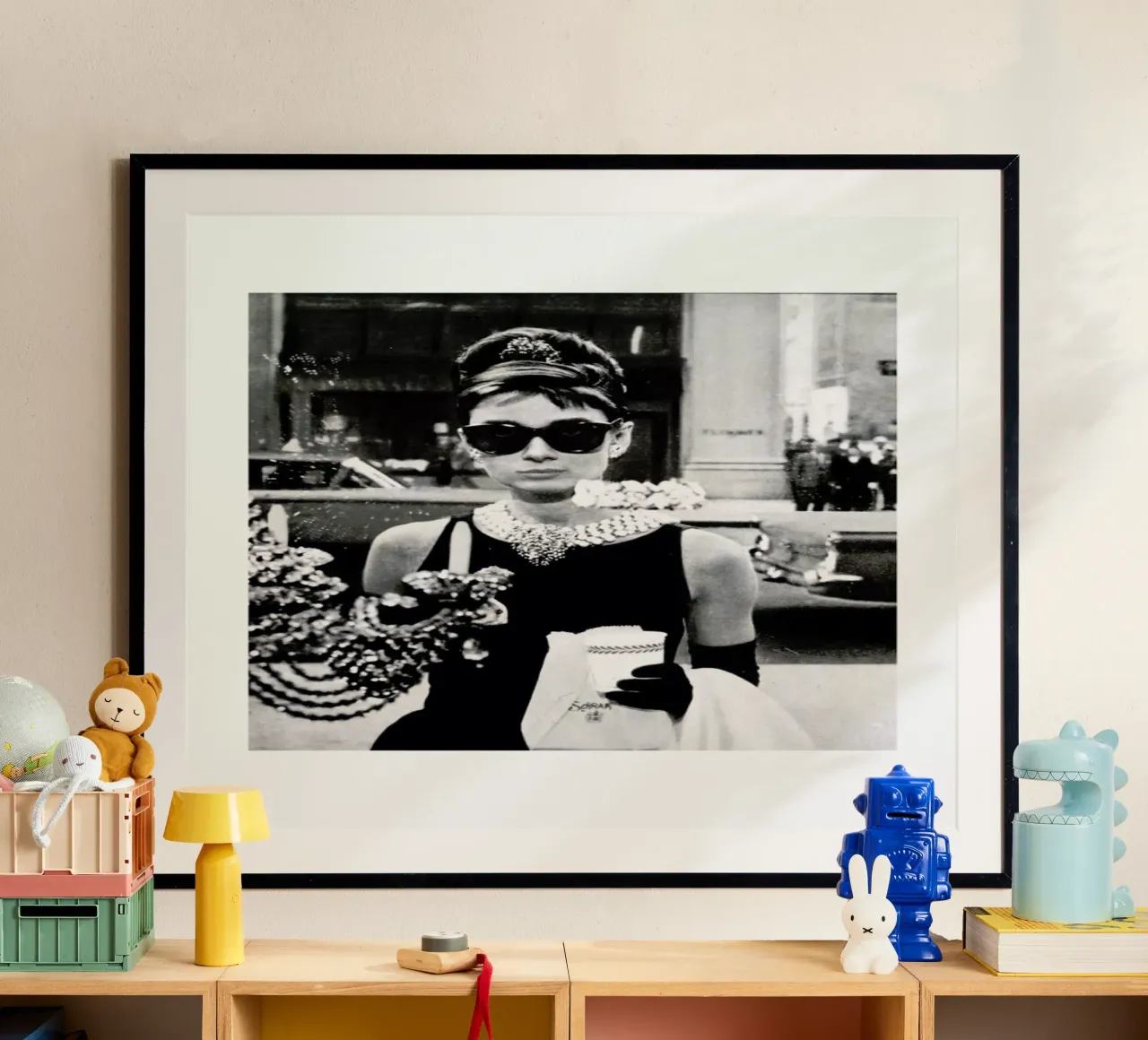 Audrey Hepburn in Breakfast at Tiffany's, 1961 carta hahnemühle da Gallery Print and Art Limited