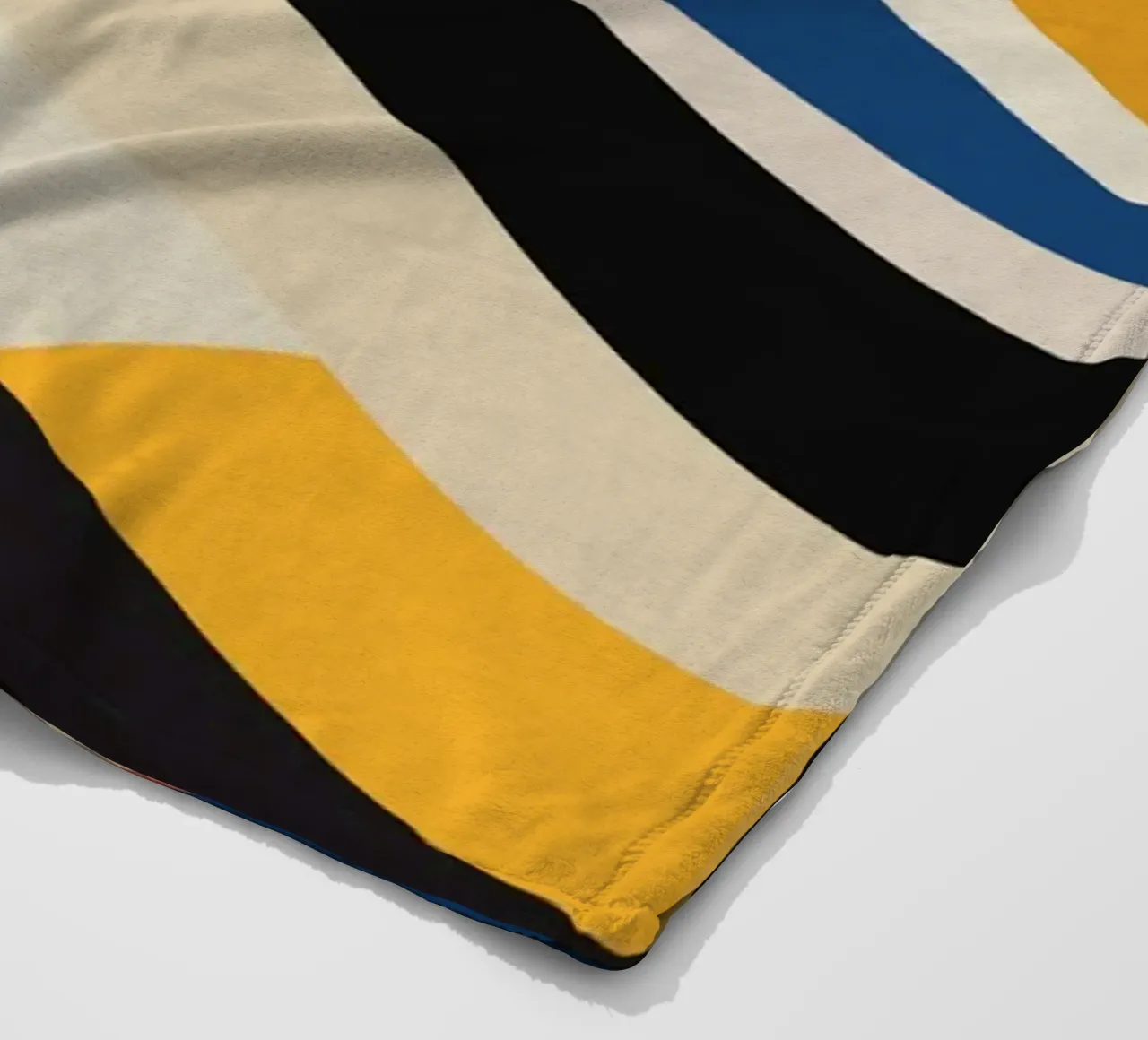 Striscia ondulata bauhaus tricolore coperta in pile da Little Dean