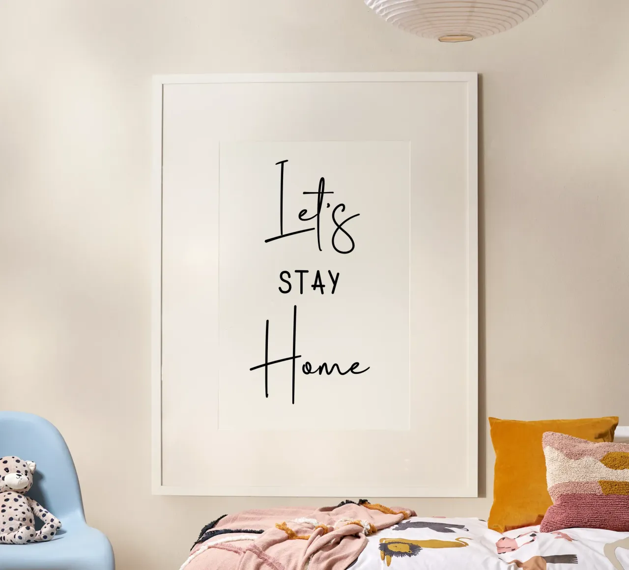 Bleiben wir zu Hause Poster mit Holzrahmen von Shark Printables