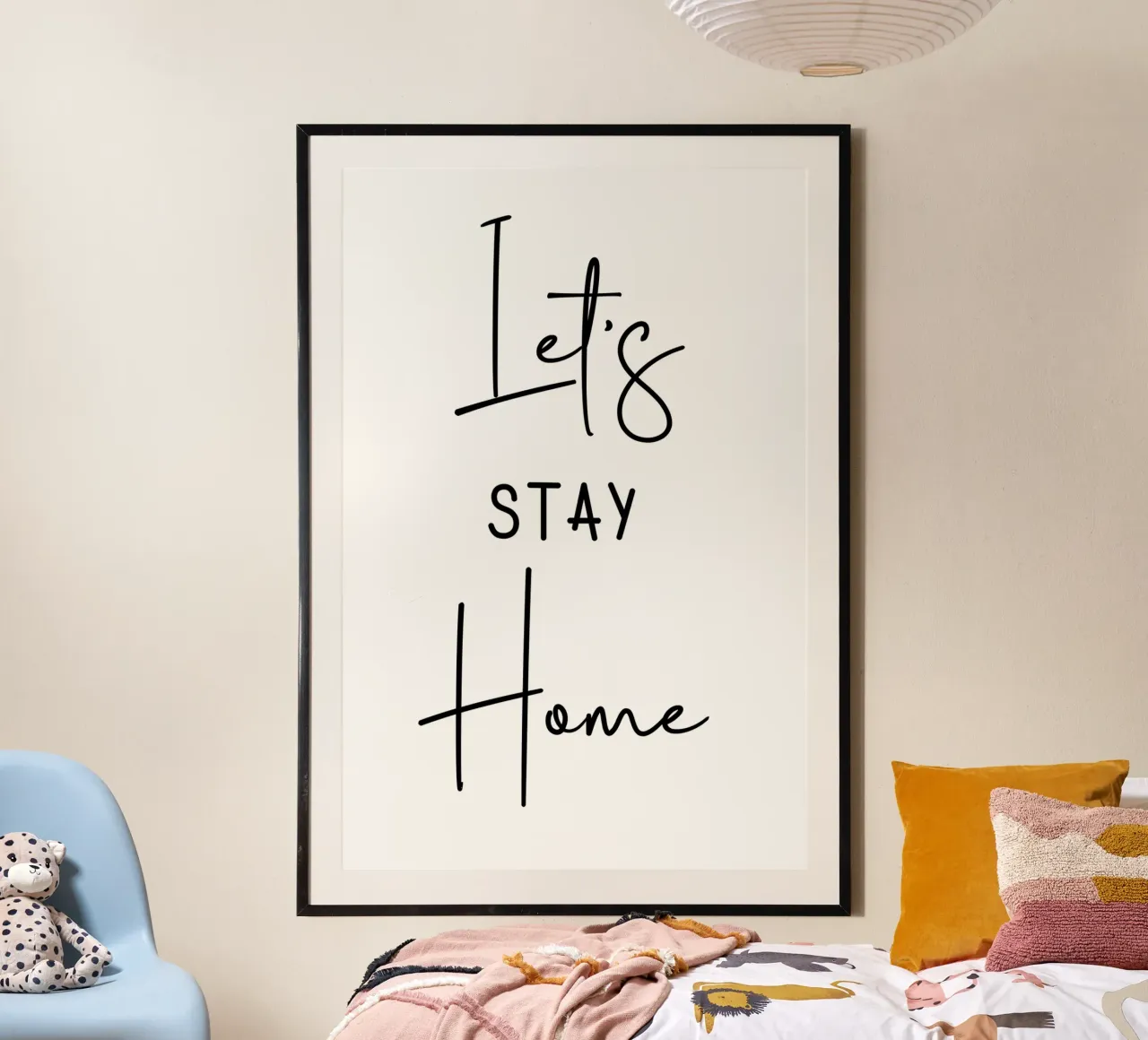 Bleiben wir zu Hause Poster mit Holzrahmen von Shark Printables