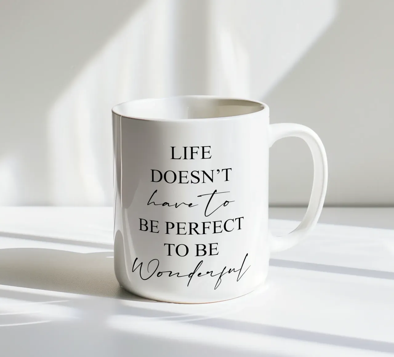 La vita non deve essere perfetta per essere meravigliosa Motivazionale tazza in ceramica da Shark Printables