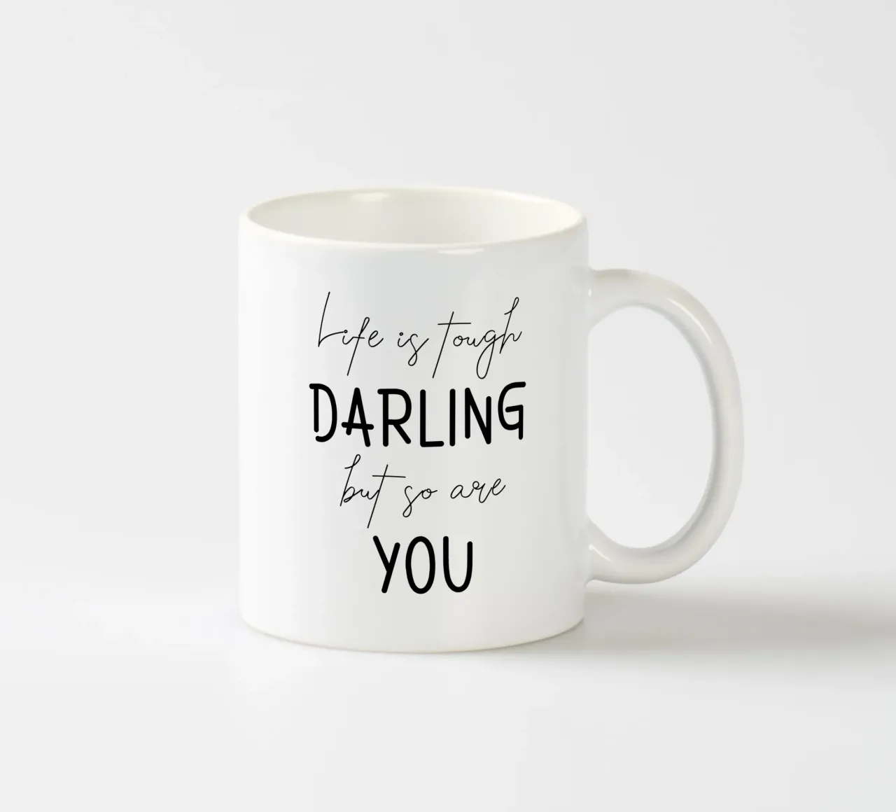 Life Is Tough Darling But So Are You Motivational taza de cerámica de Shark Printables